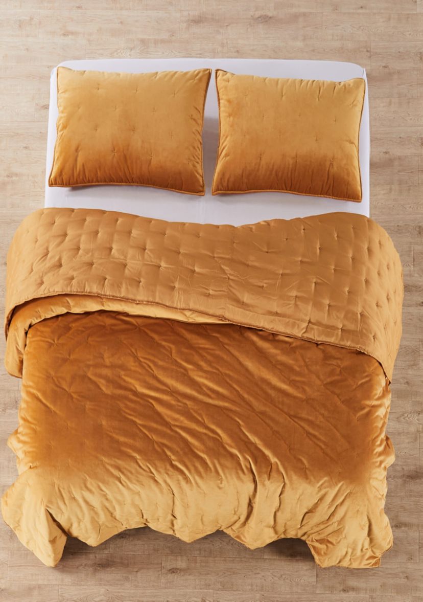 BH Calabria Velvet Ochre Twin Quilt