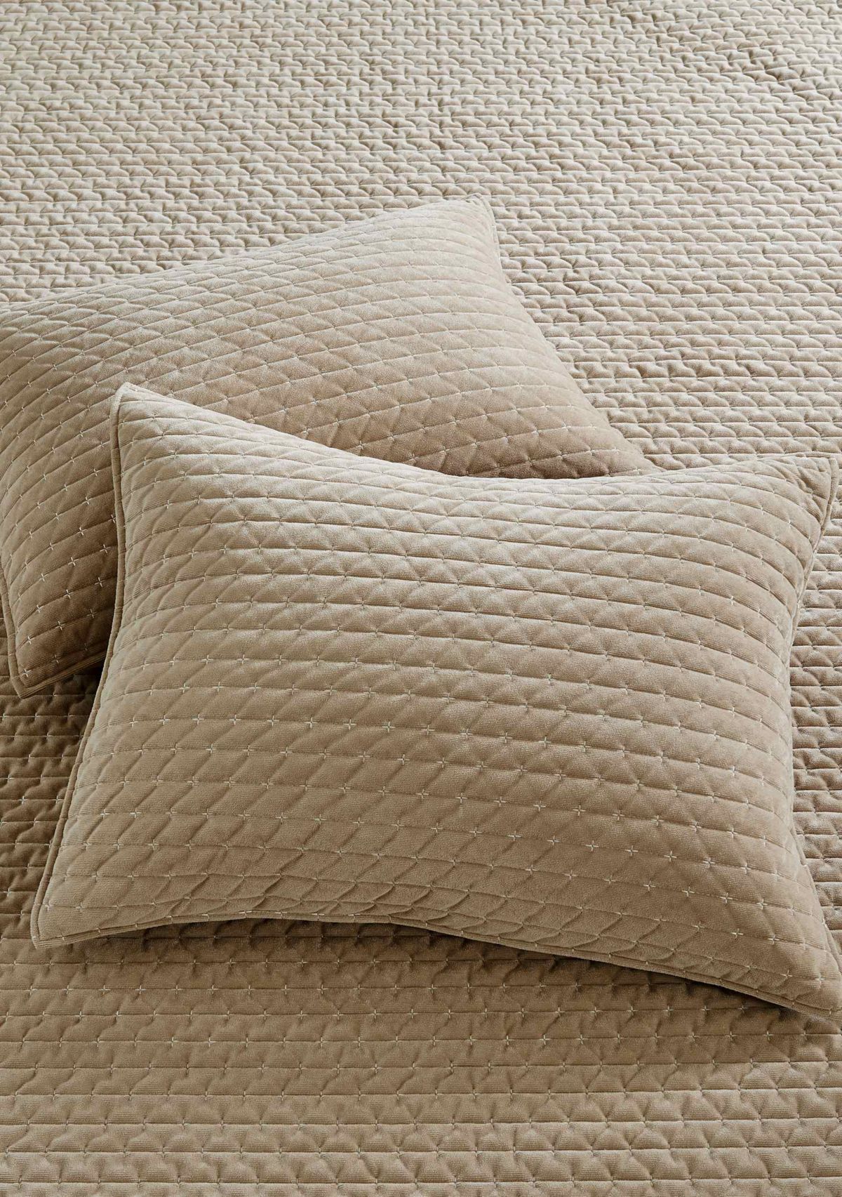 Velvet Stitch Quilt Set