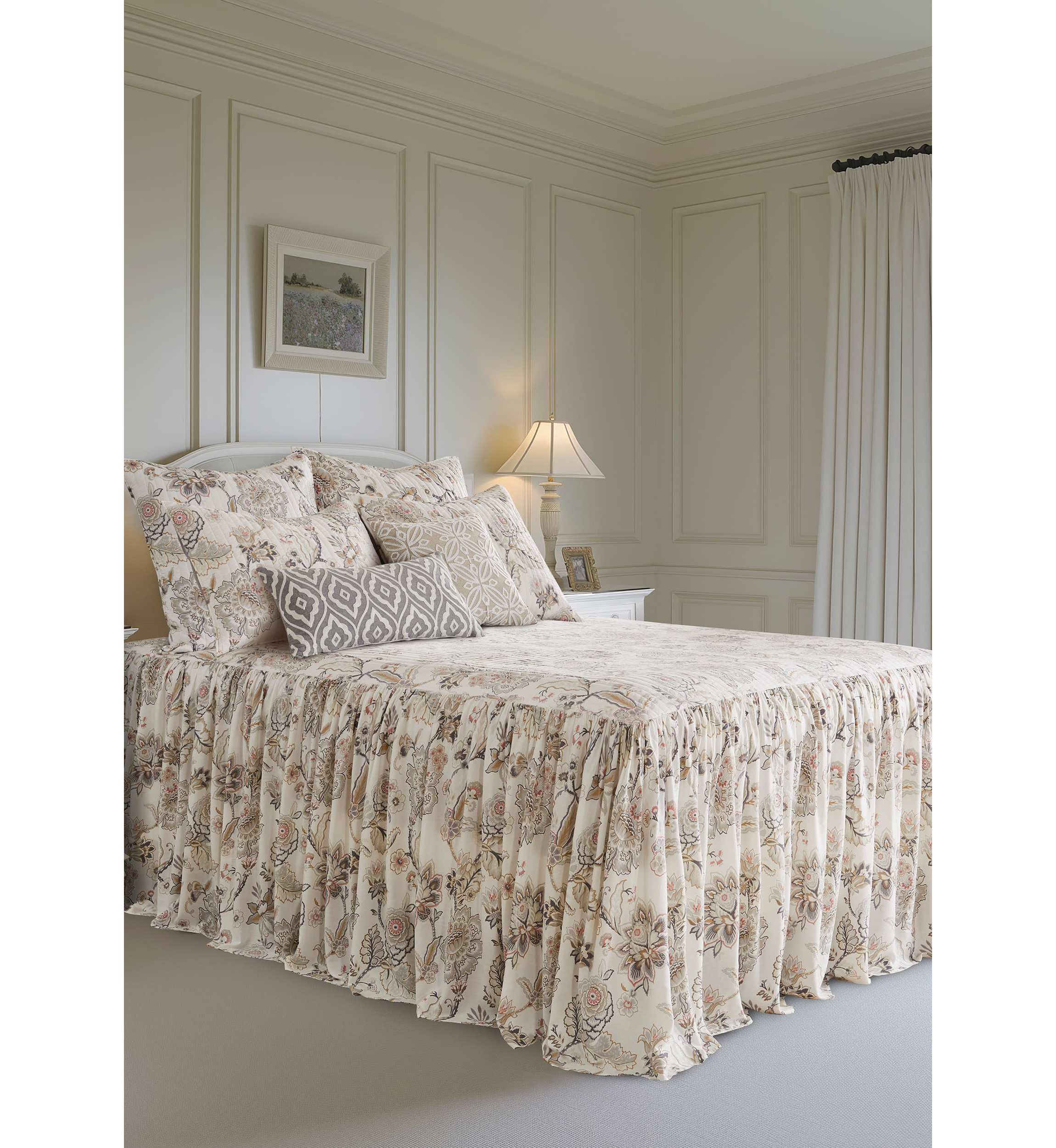Ophelia Bedspread Set