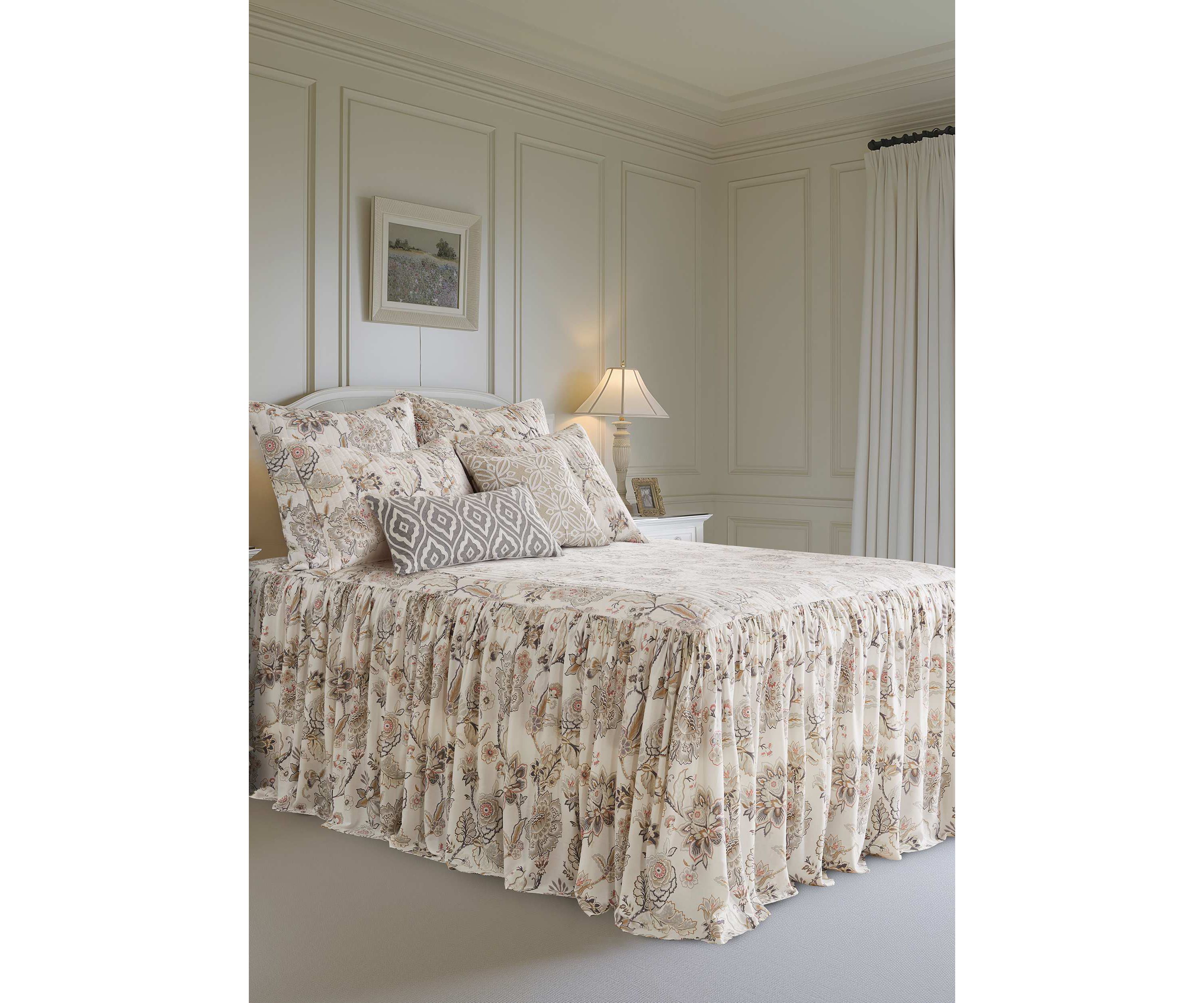 Ophelia Bedspread Set
