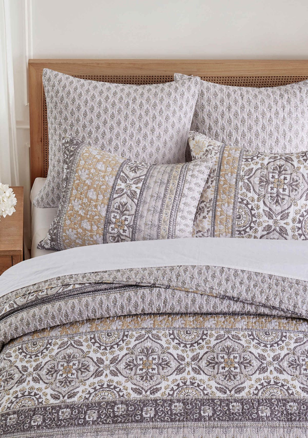 Lirelle Quilt Set