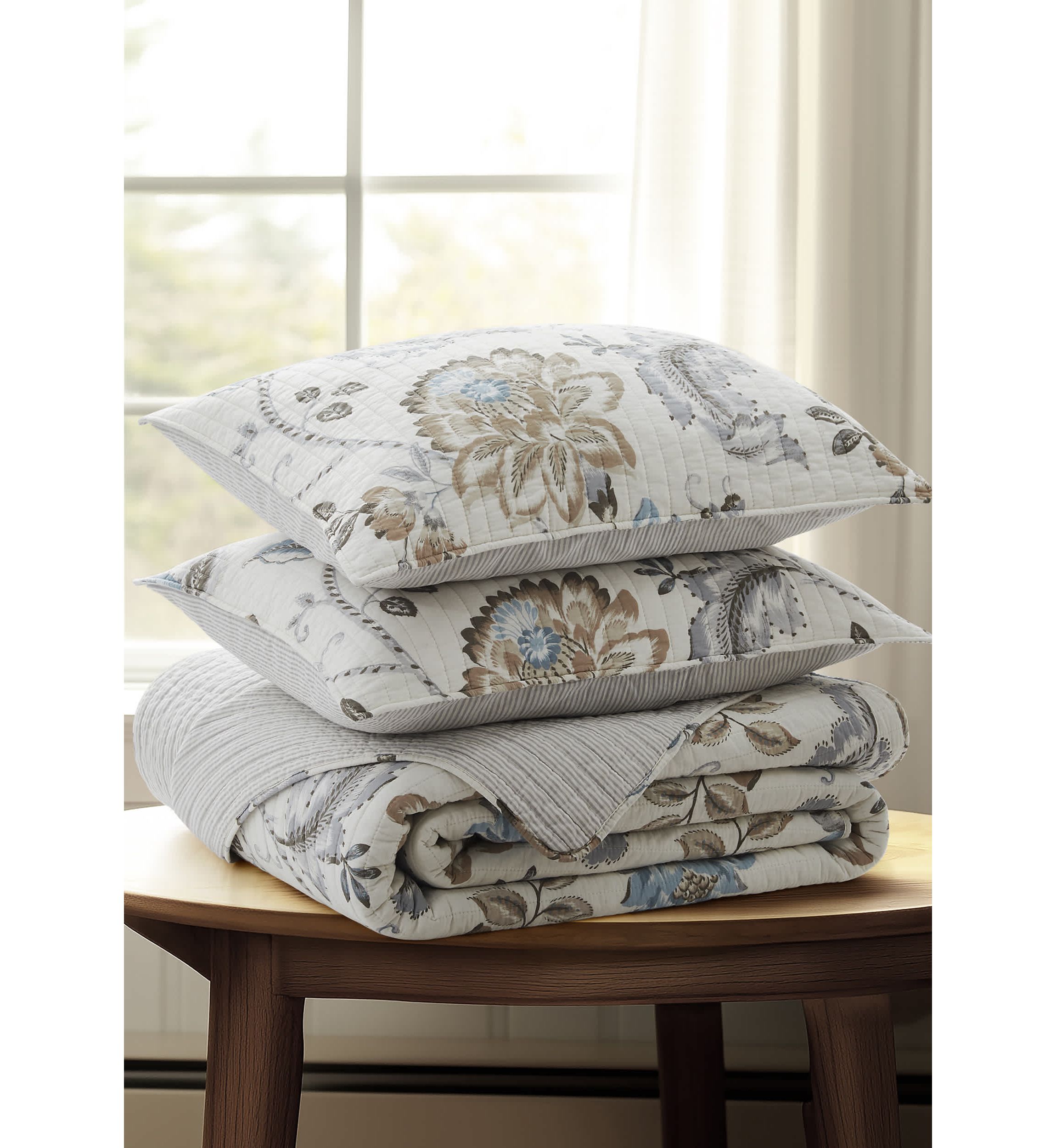 Malaney Neutral Blue Quilt Set