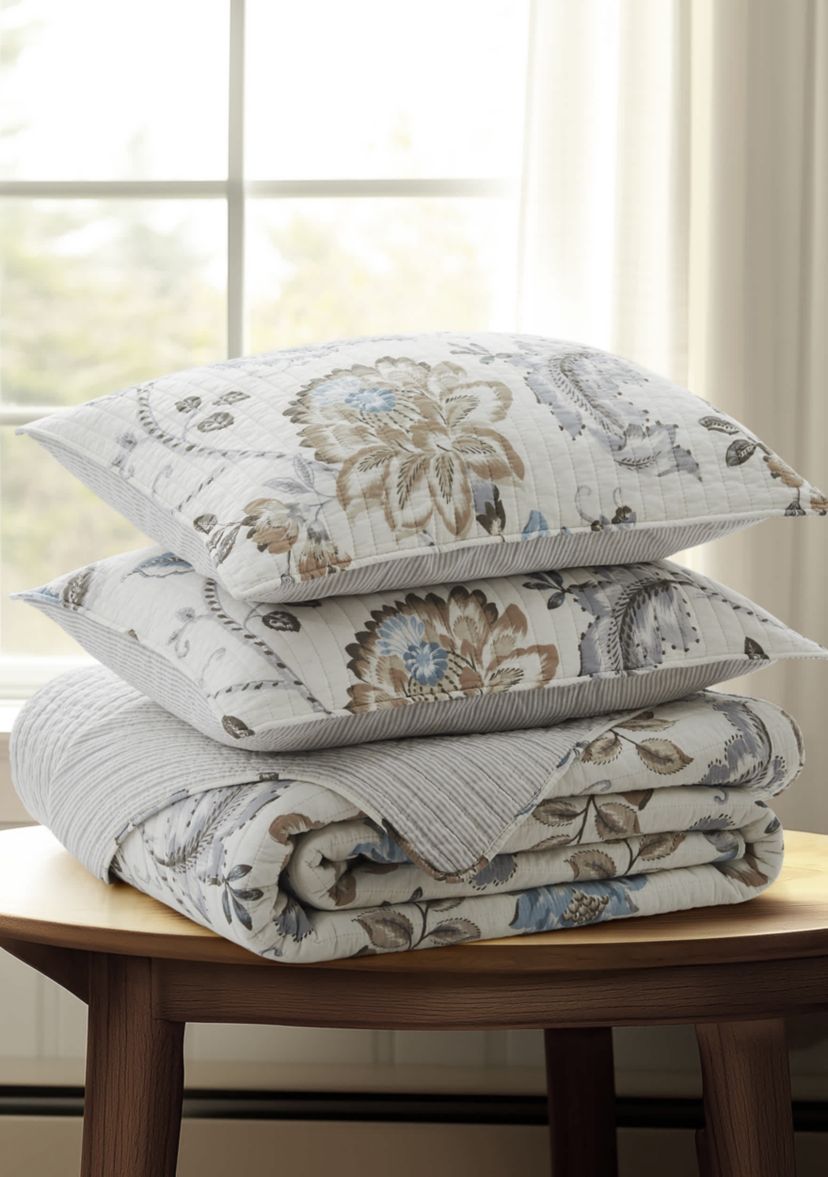Malaney Neutral Blue Quilt Set