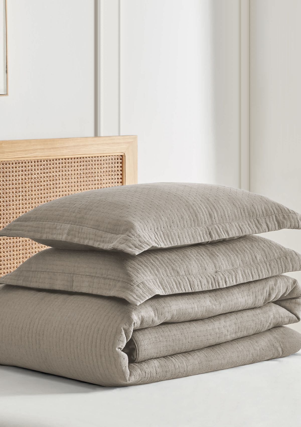 Reede Muslin Bright White Comforter Set