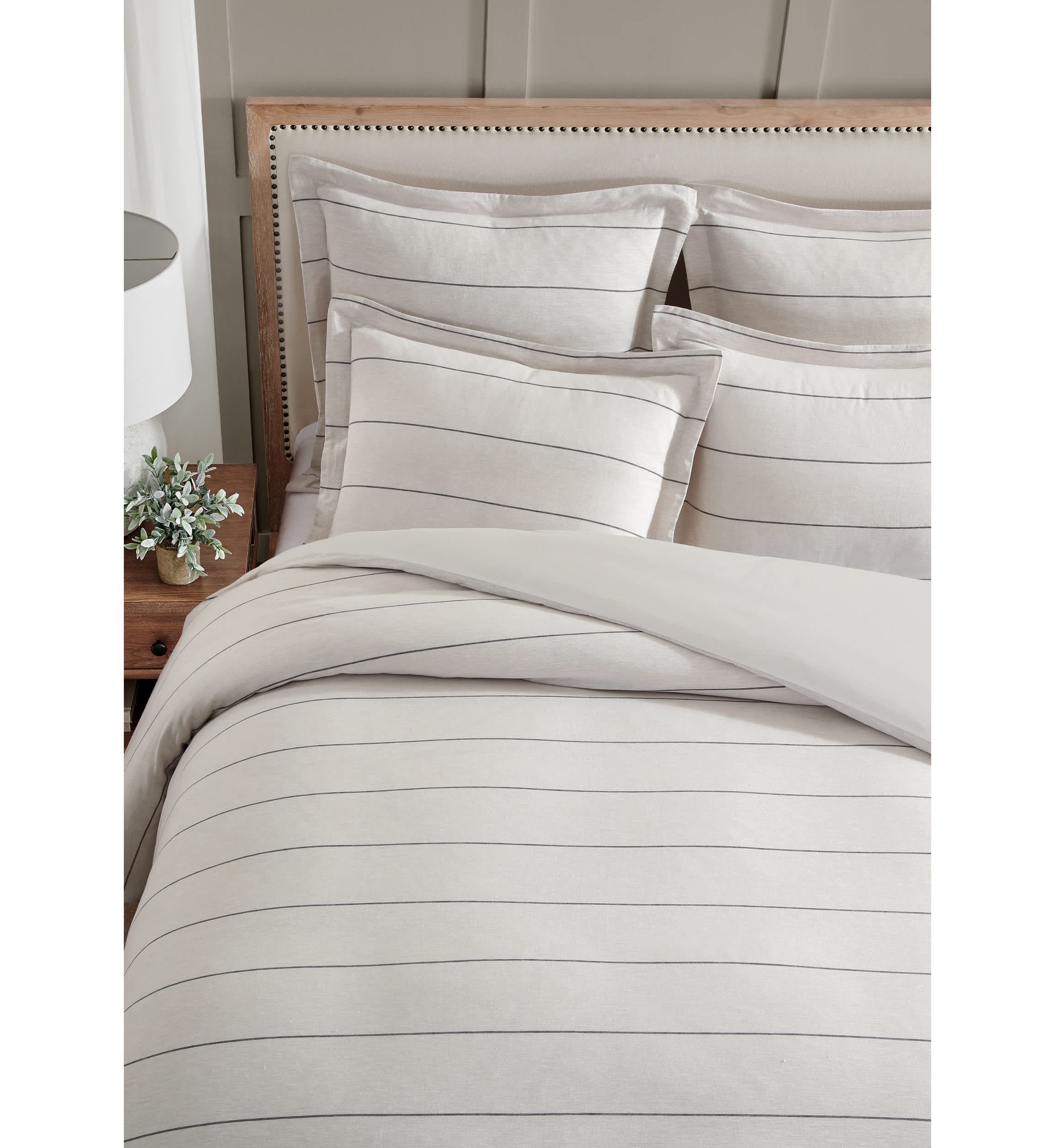 Leo Stripe Black 2pc Comforter Set