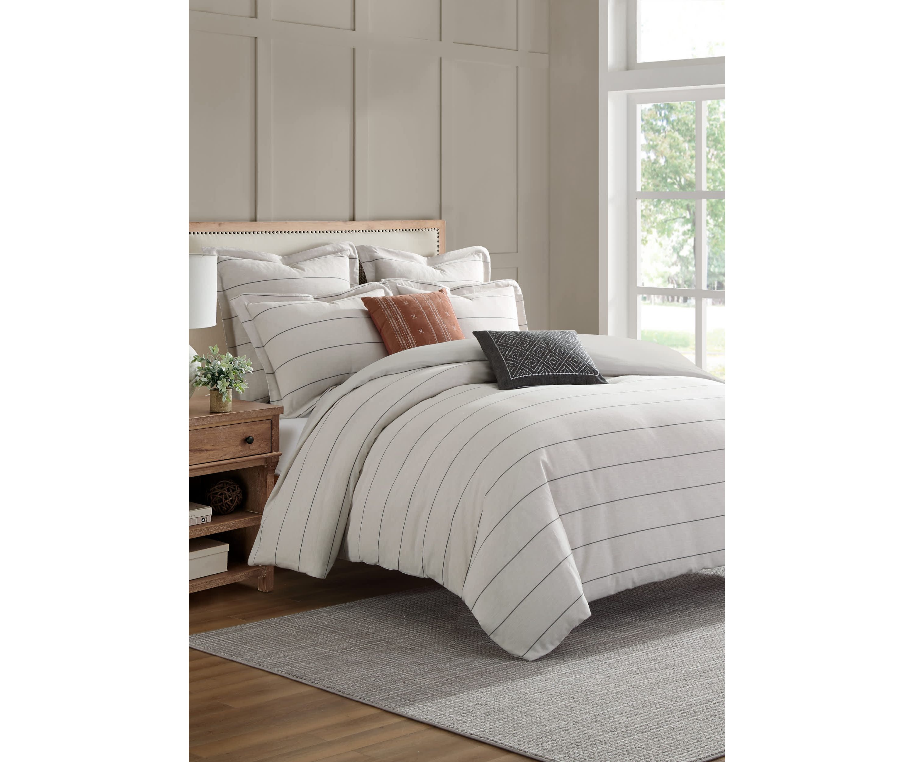 Leo Stripe Black Duvet Set
