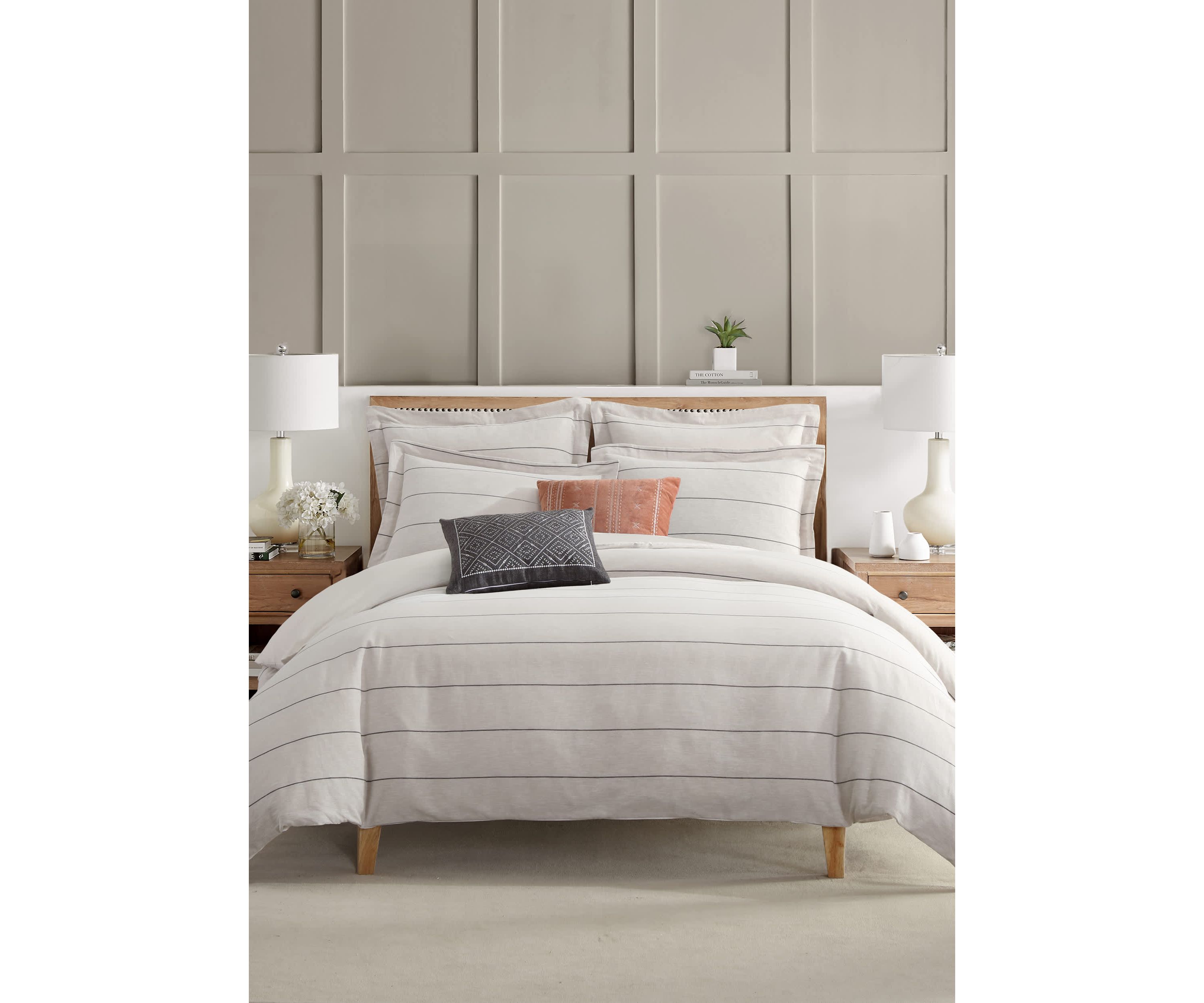 Leo Stripe Black Duvet Set