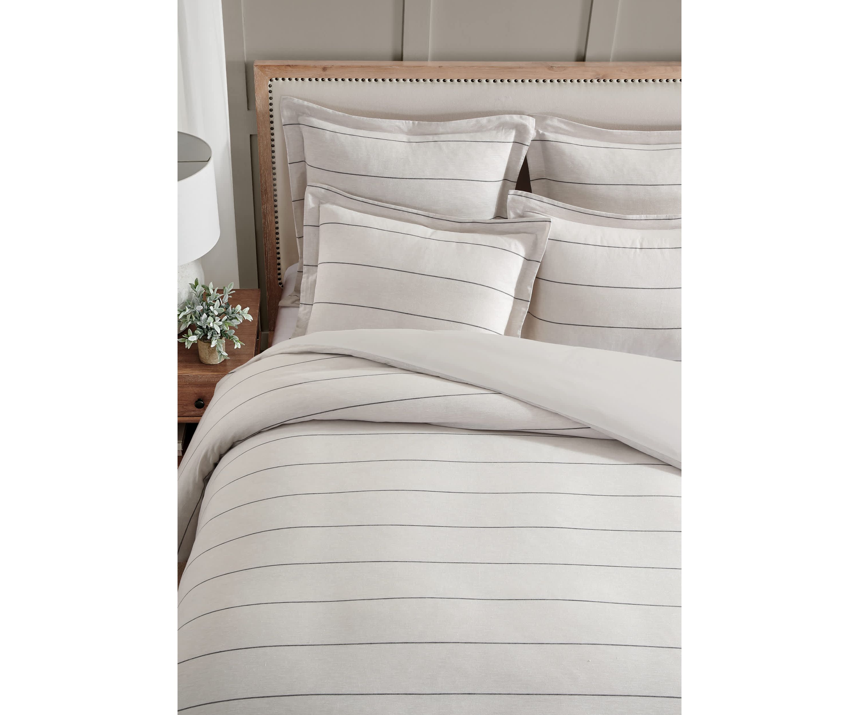 Leo Stripe Black Duvet Set