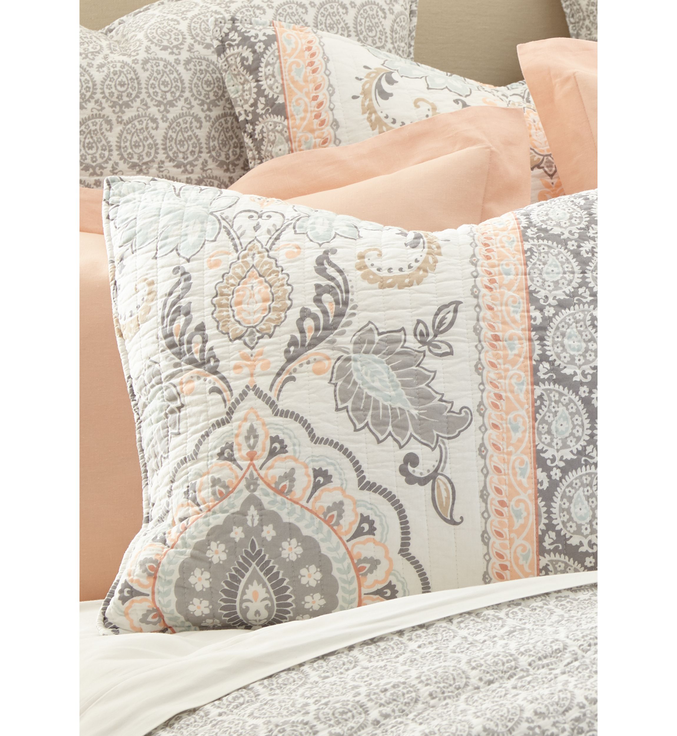 Darcy Reversible Quilt Set