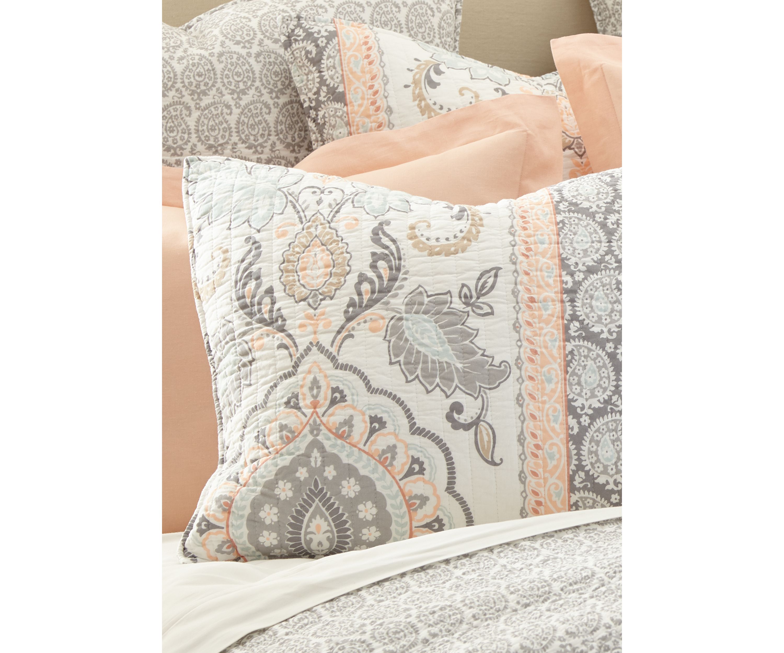 Darcy Reversible Quilt Set