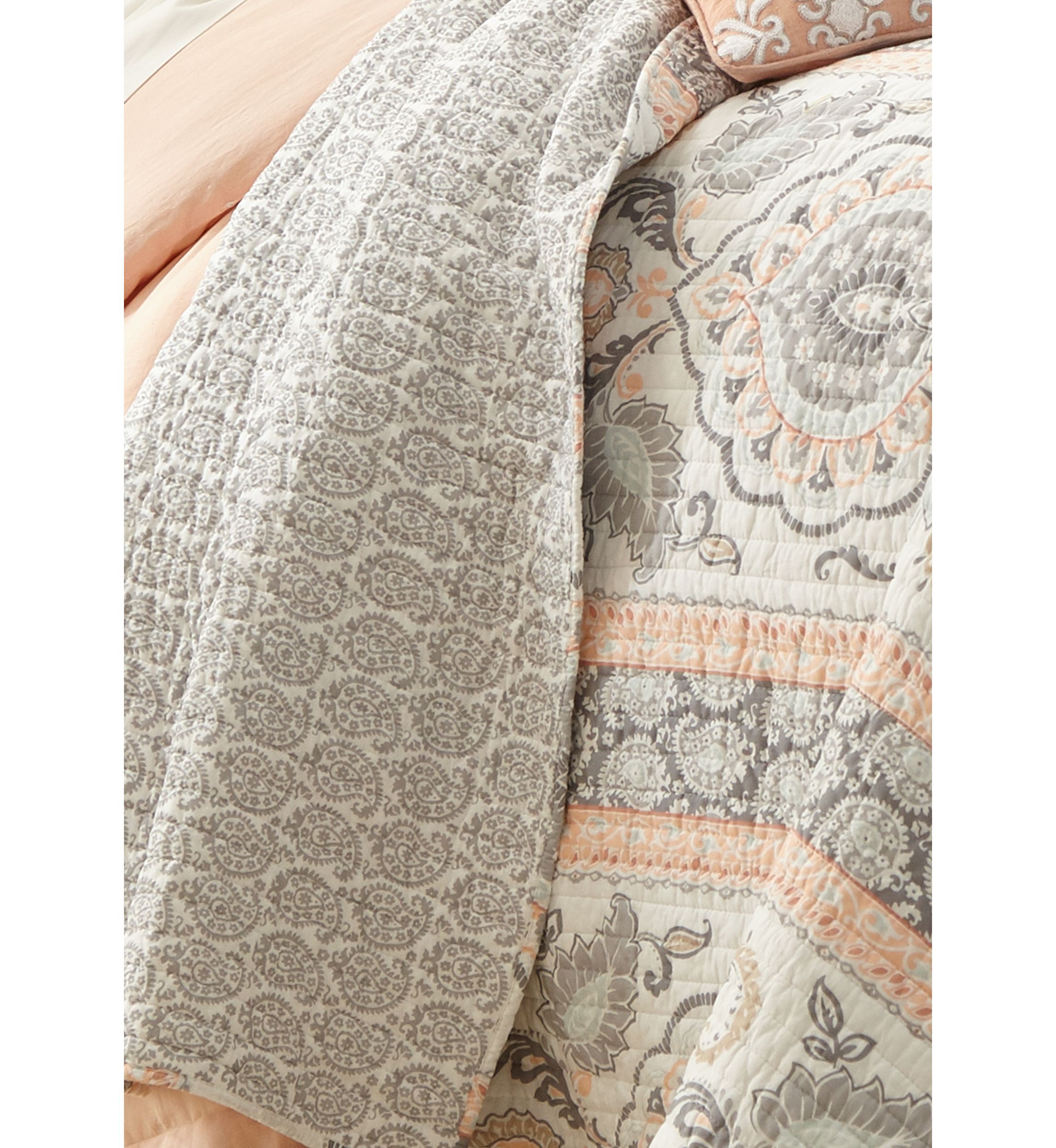 Darcy Reversible Quilt Set