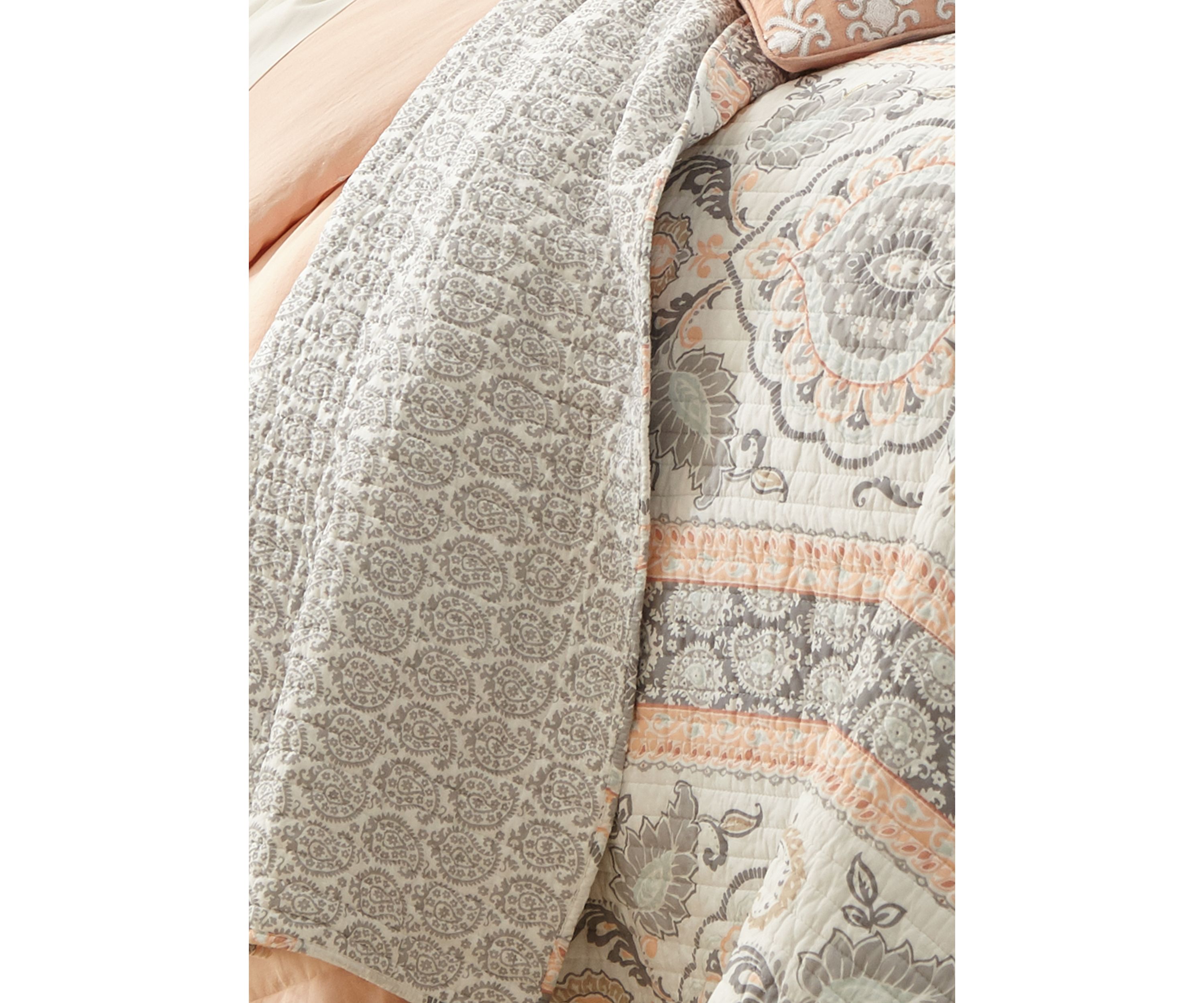 Darcy Reversible Quilt Set