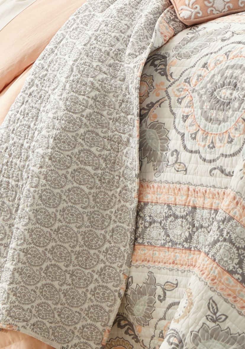 Darcy Reversible Quilt Set