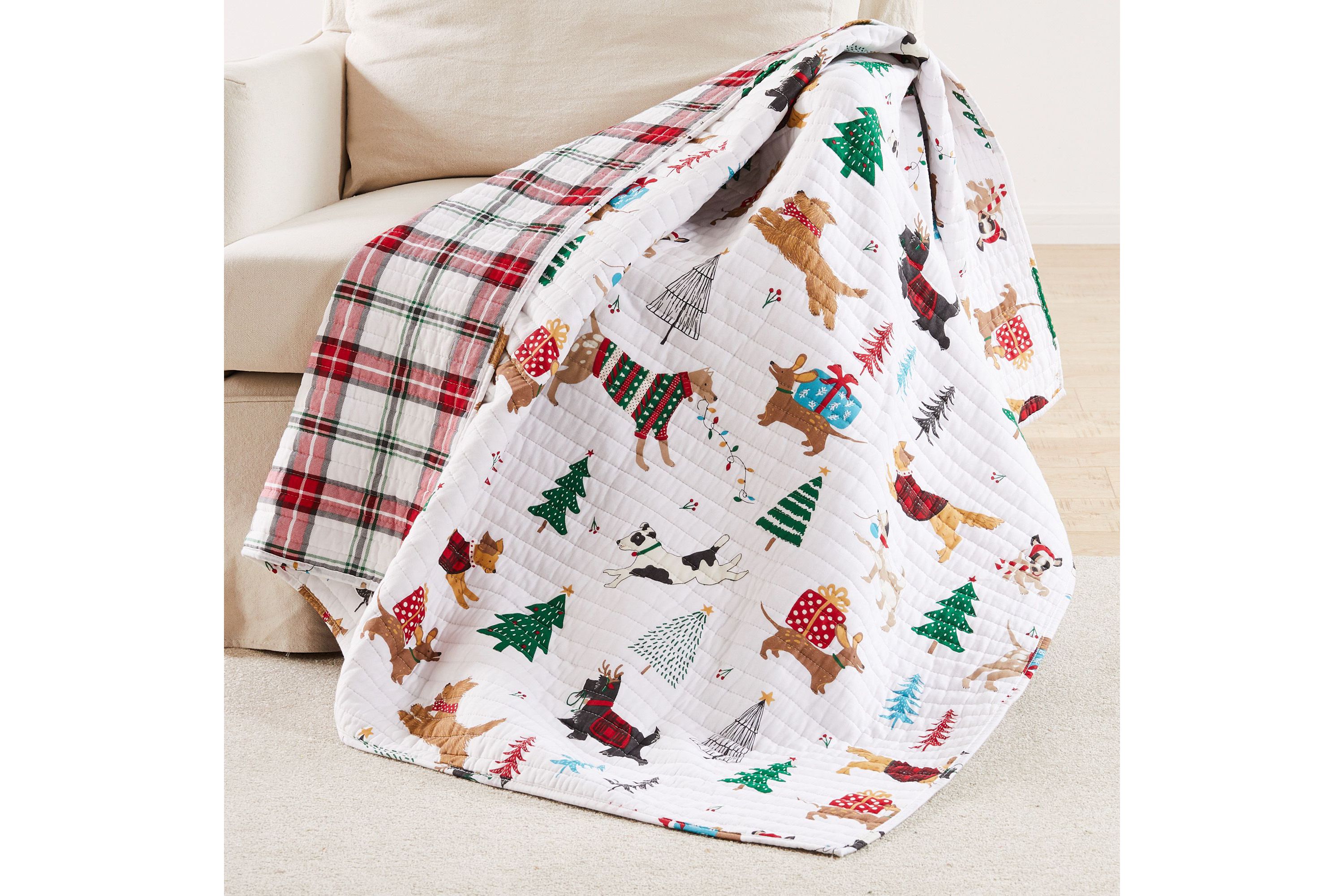 Jingle Paws Quilted Throw