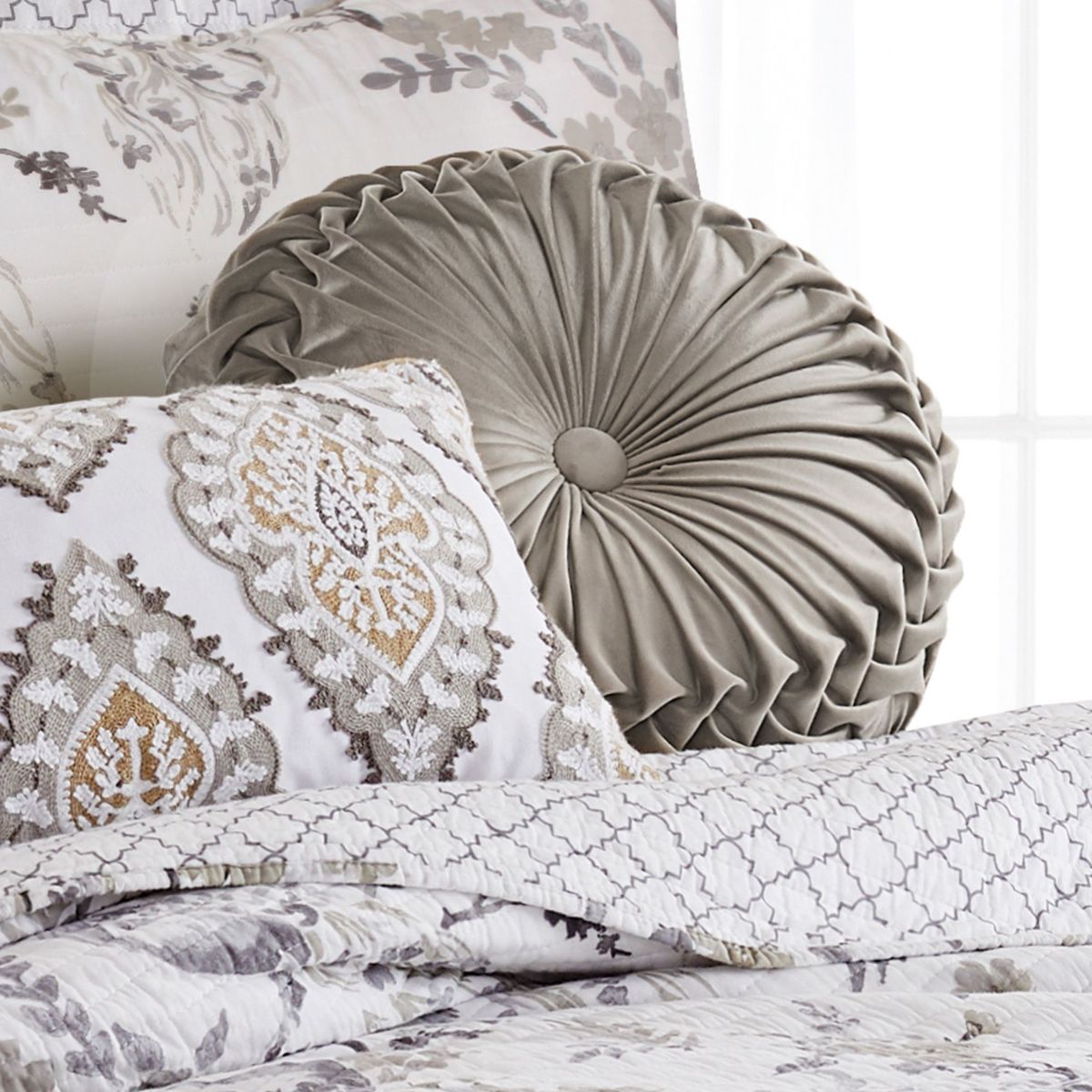 Pisa Round Velvet Pillow