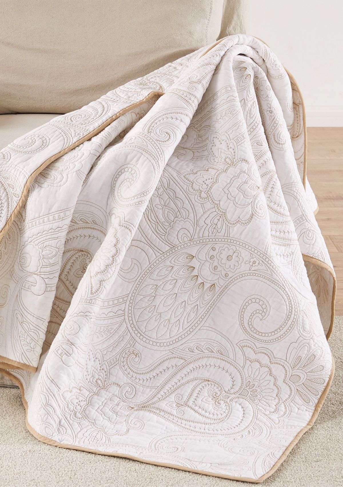 Perla White Quilted Throw