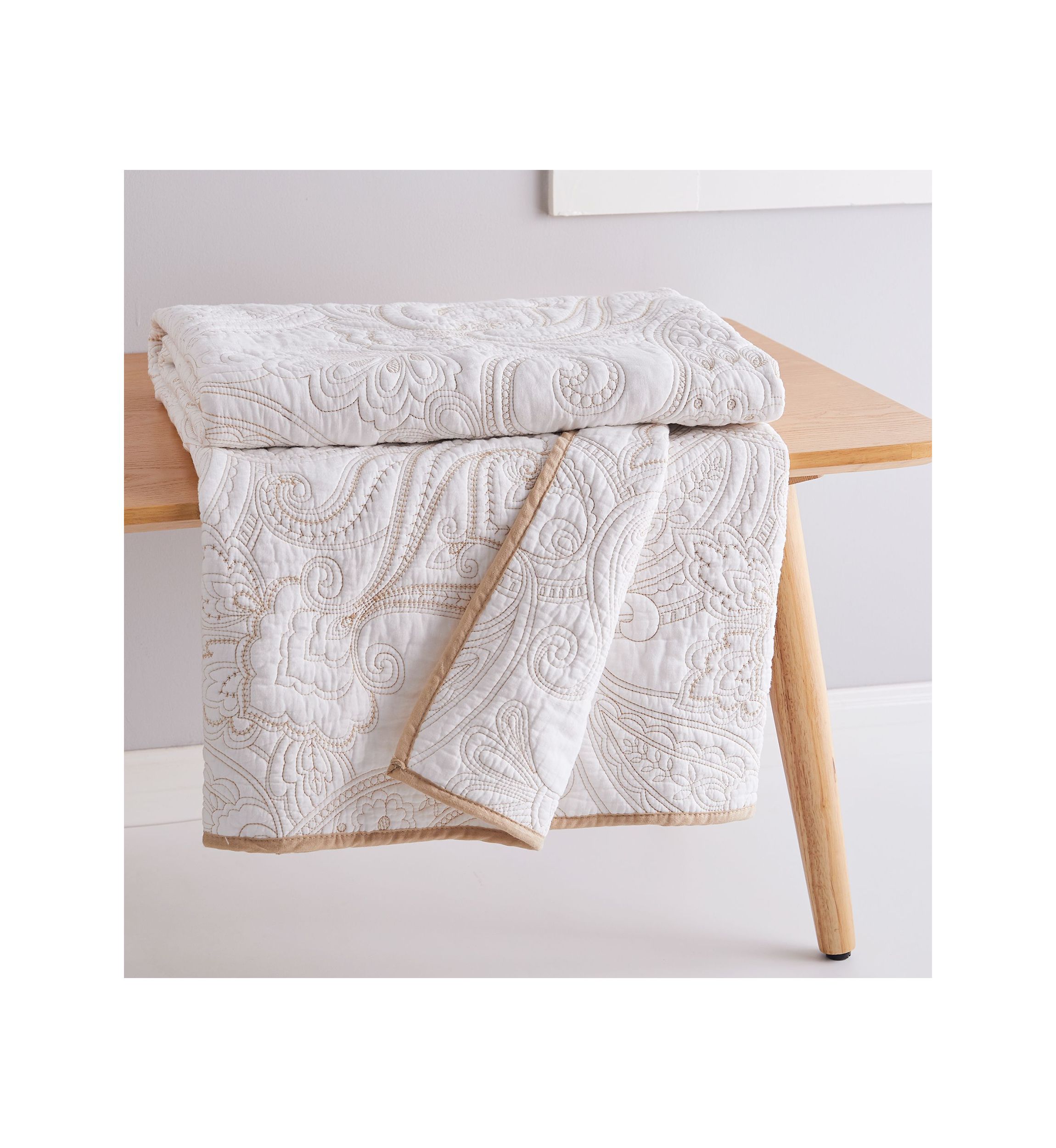 Perla White Quilted Throw