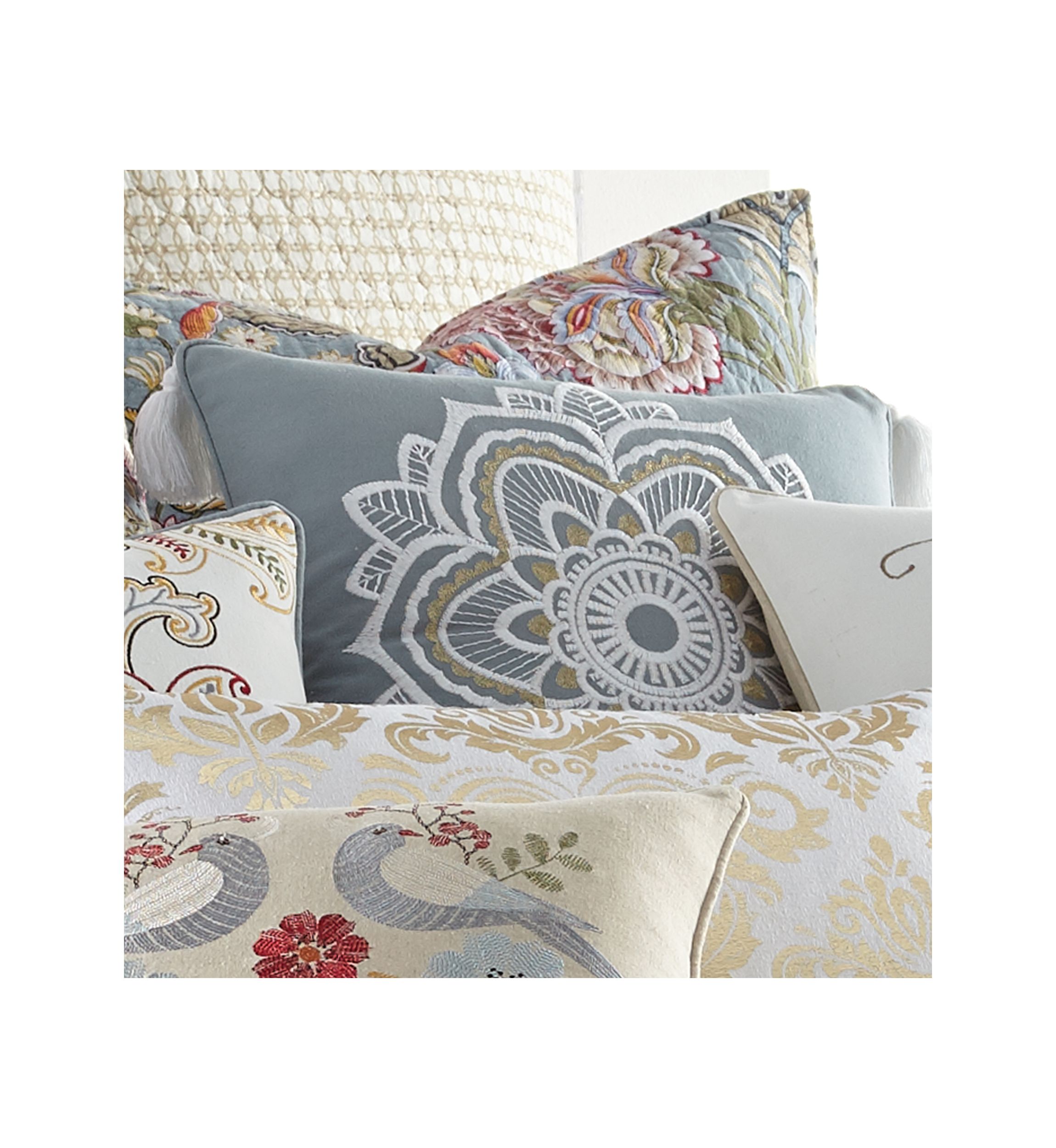  Angelina Linen Medallion Tassel Pillow