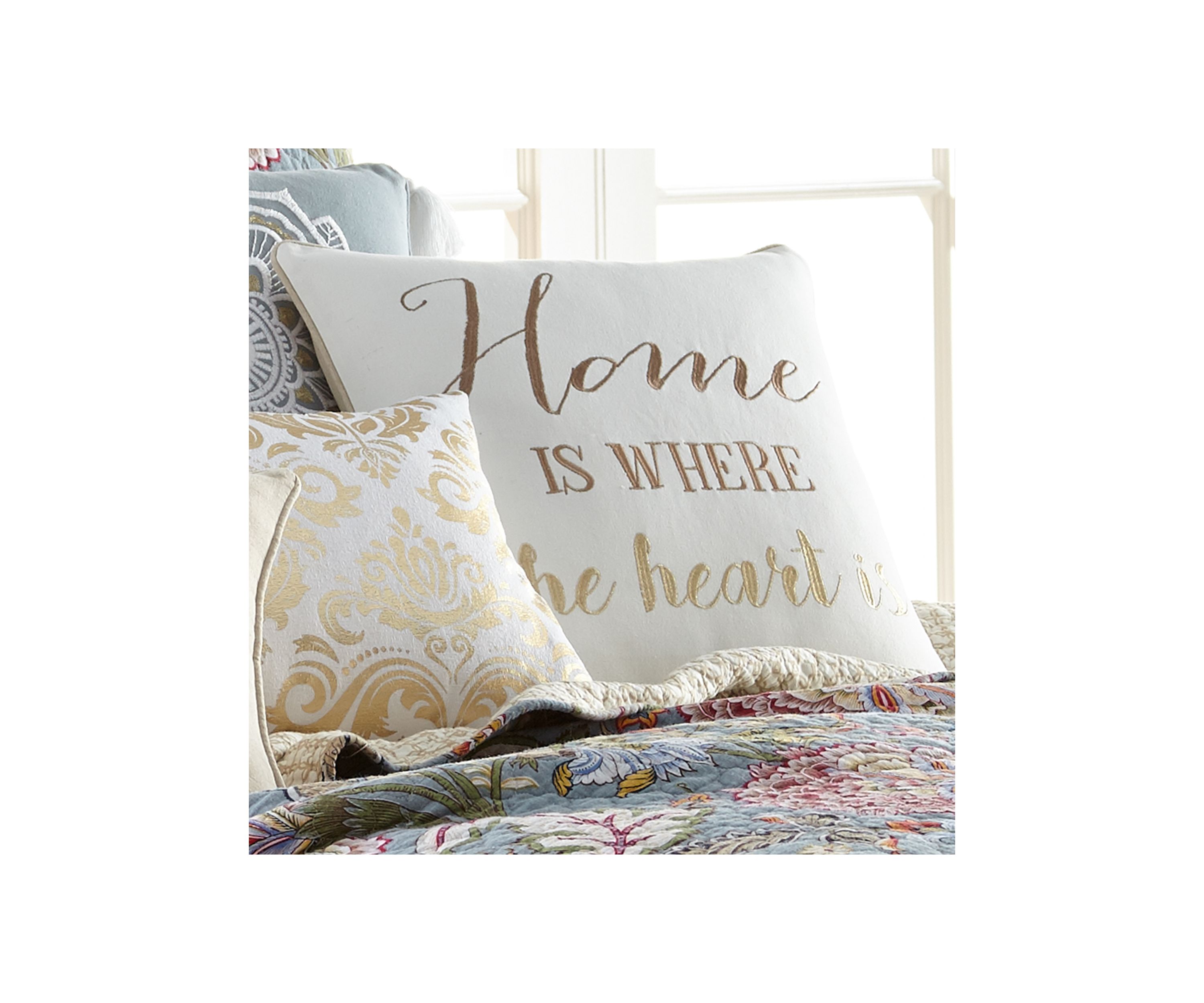  Angelina Linen Home Heart Tassel Pillow