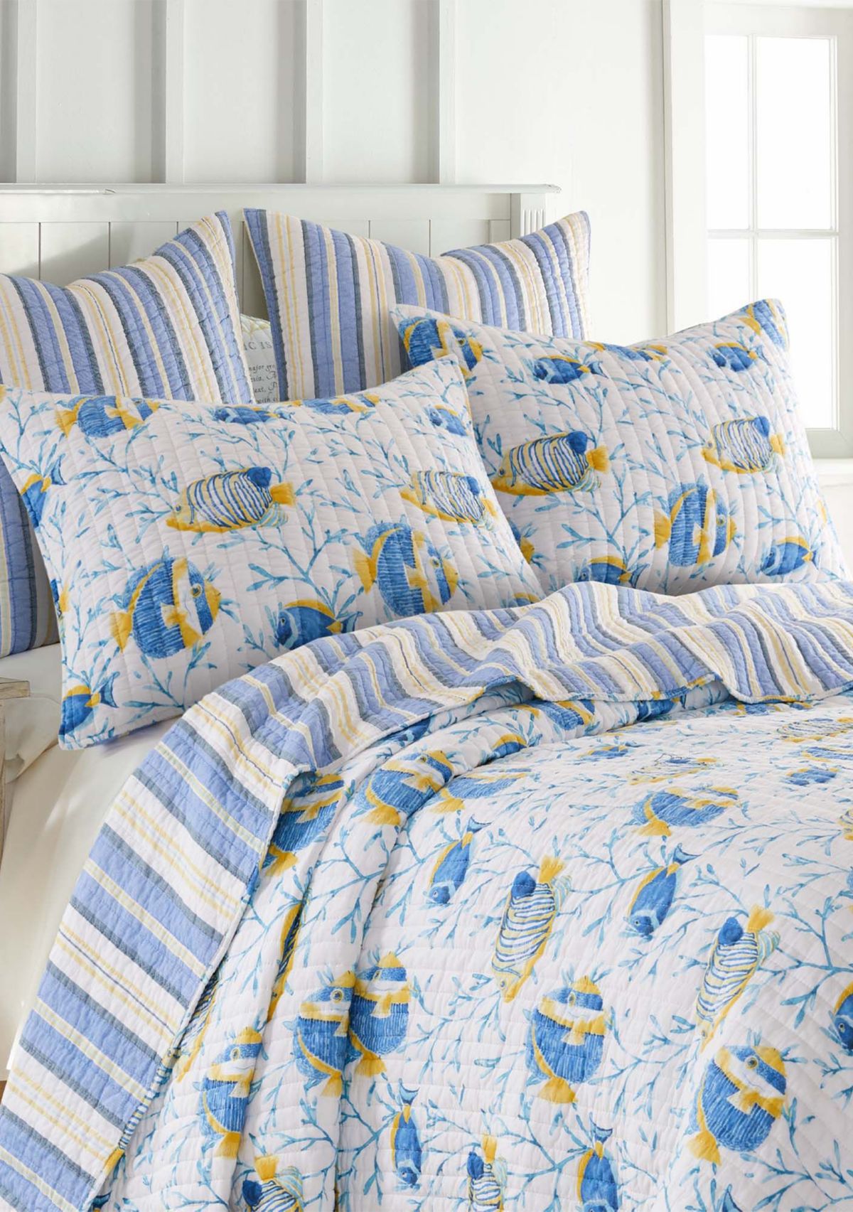 Tropical Sea Twin Quilt Set