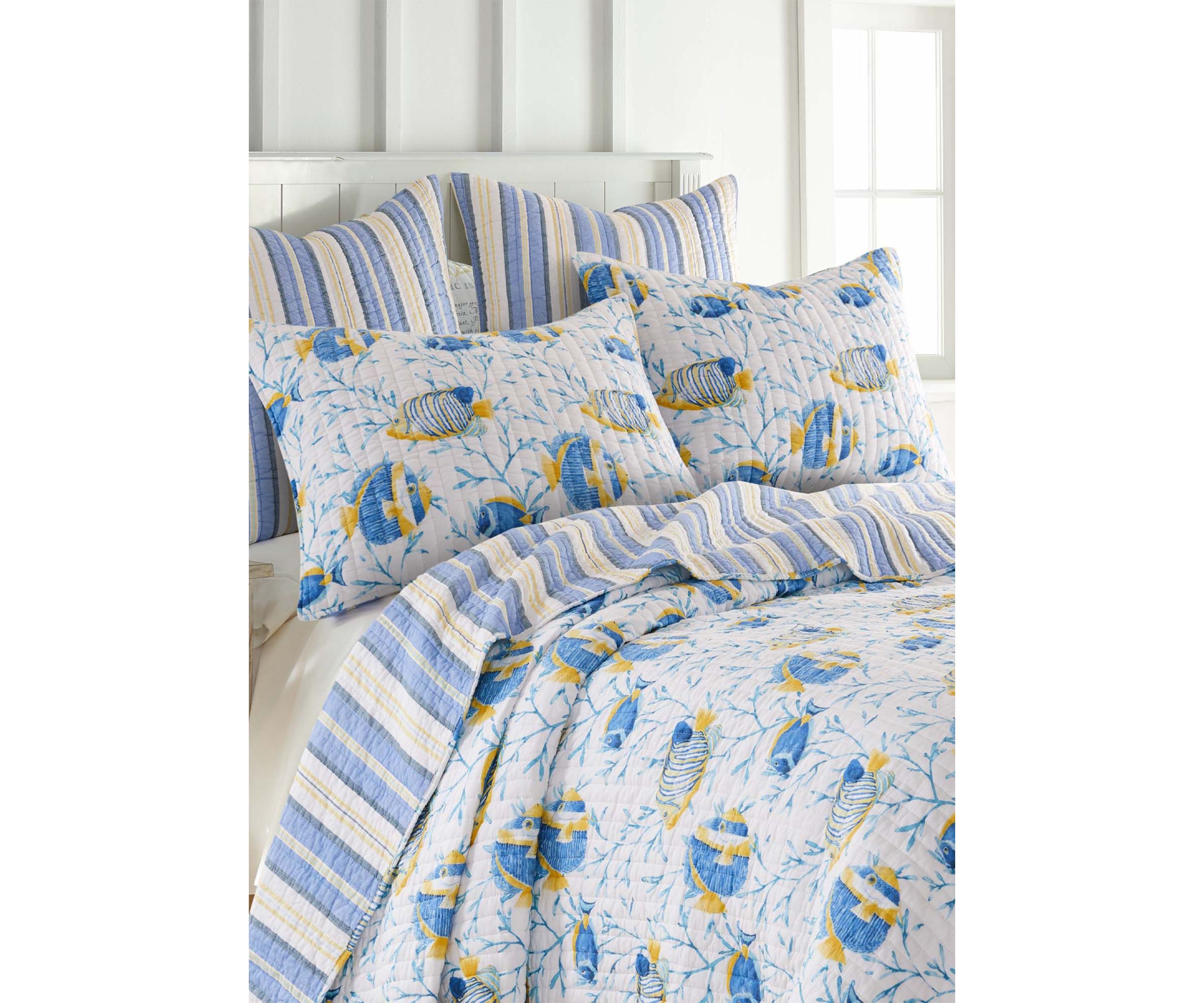 Tropical Sea Twin Quilt Set