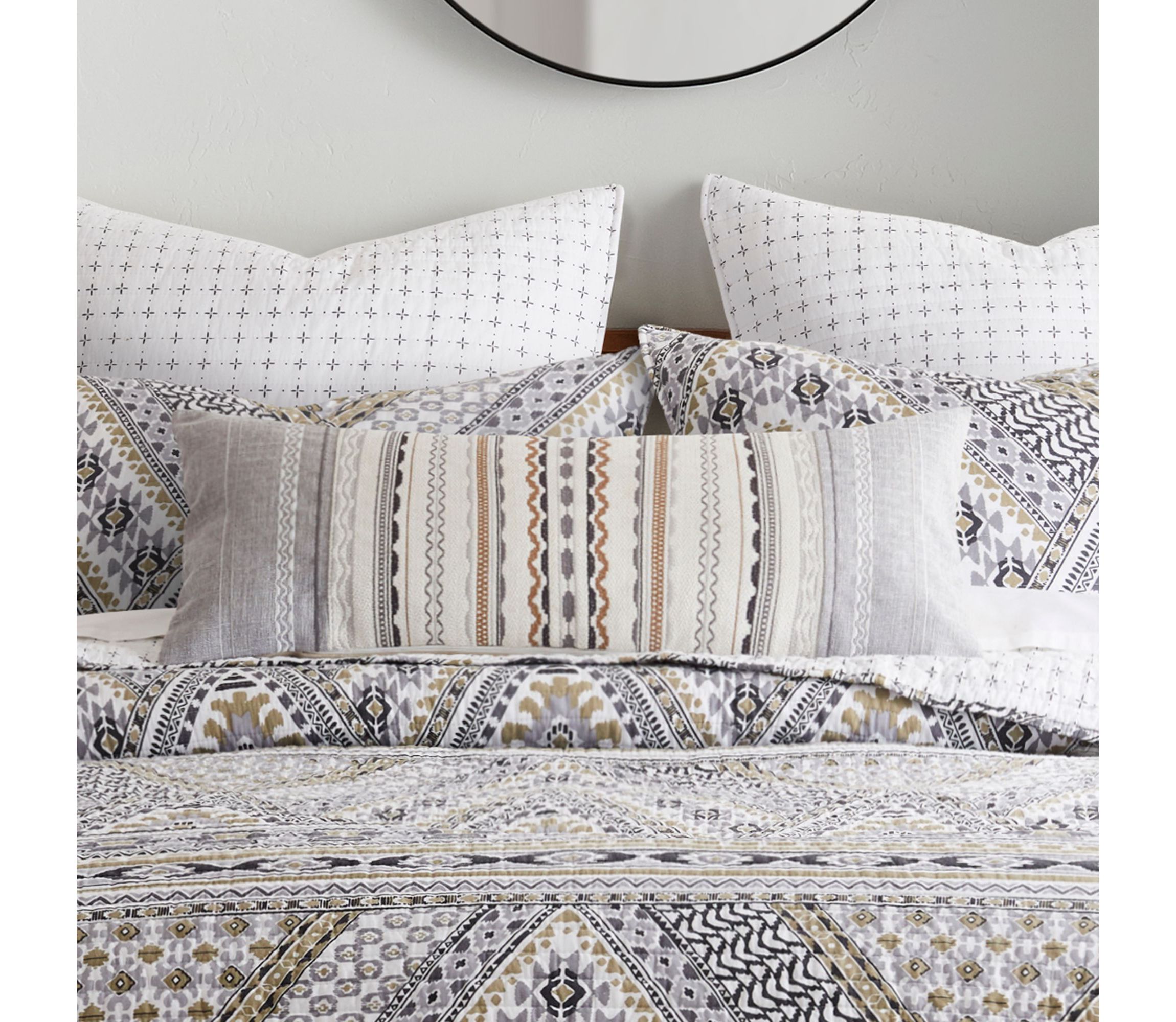 Etrada Stripes Pillow