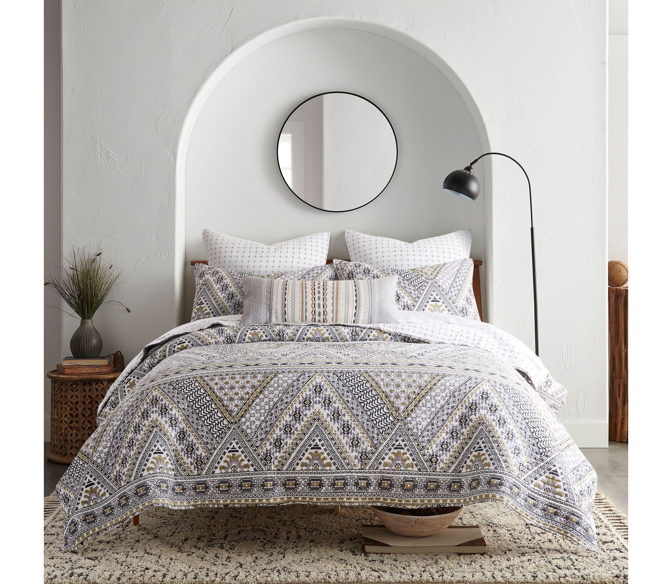 Etrada Stripes Pillow