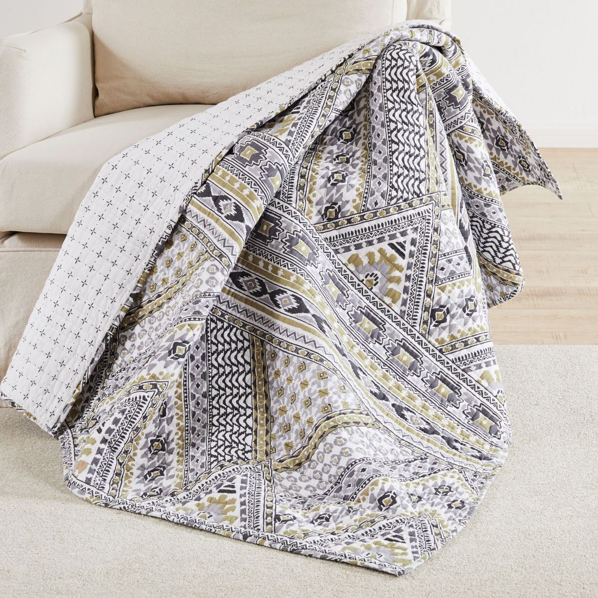 Etrada Quilted Throw