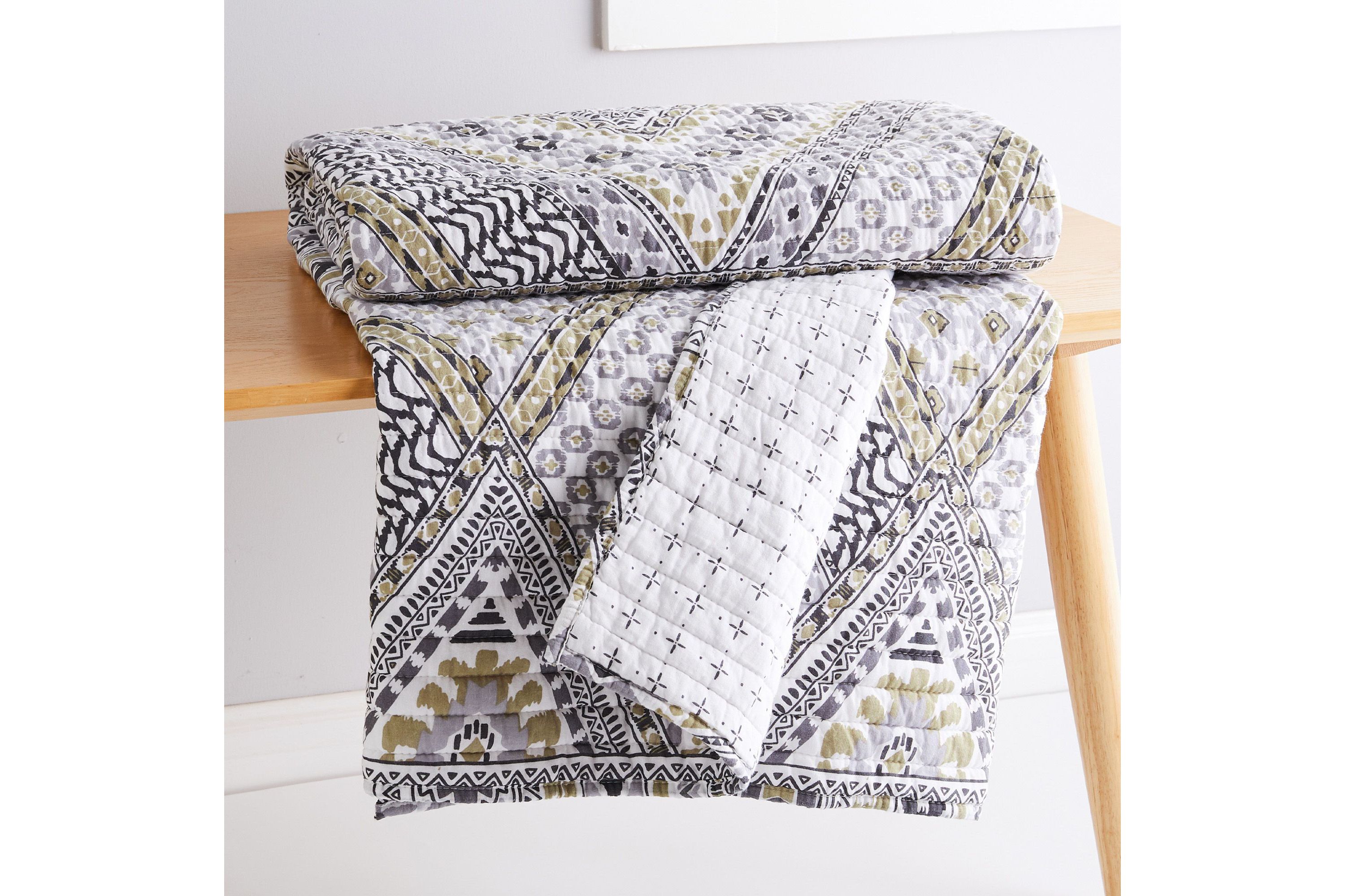 Etrada Quilted Throw