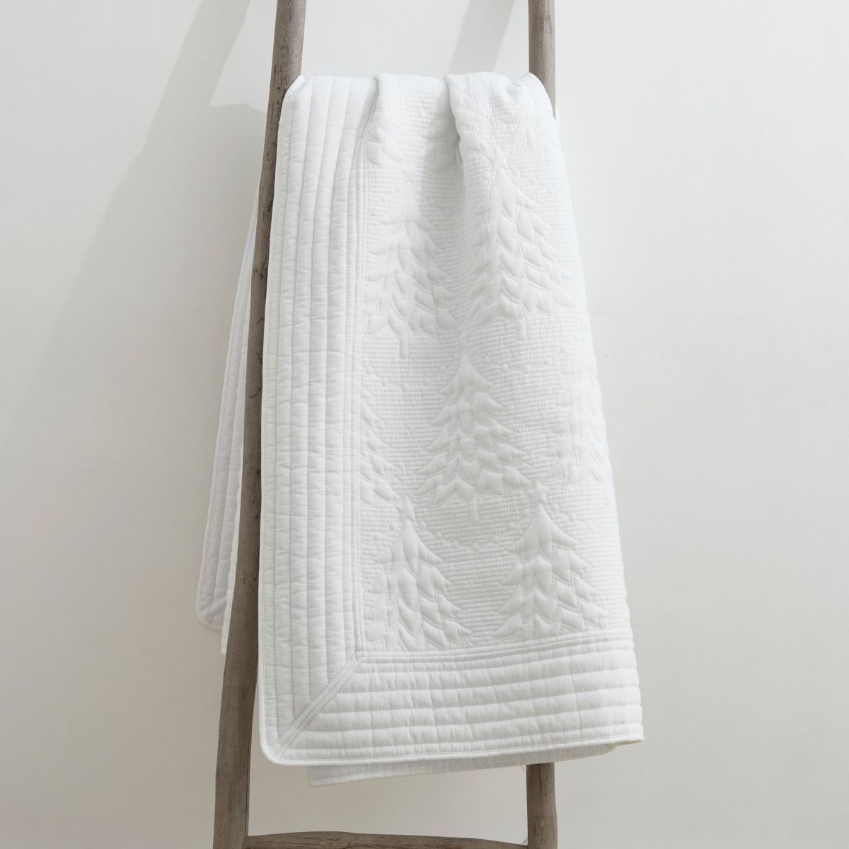 O Christmas White Tree Quilted Throw