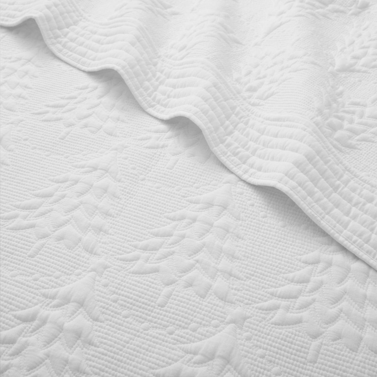 O Christmas White Tree Quilted Throw