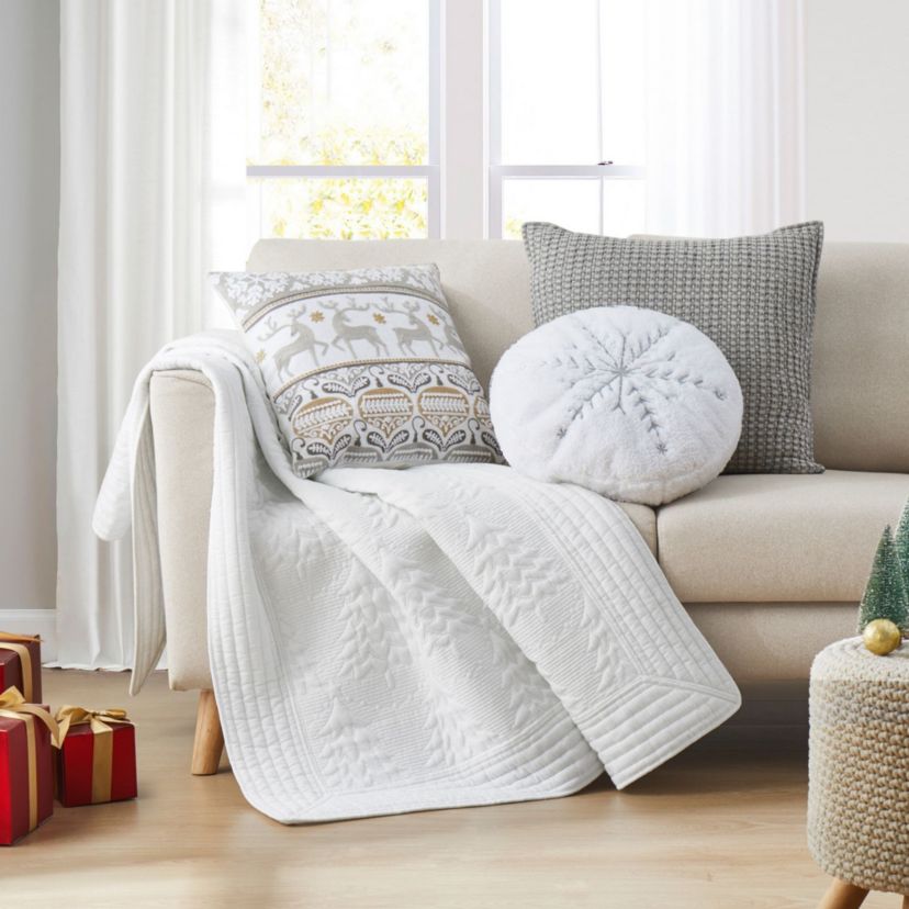 O Christmas White Tree Quilted Throw