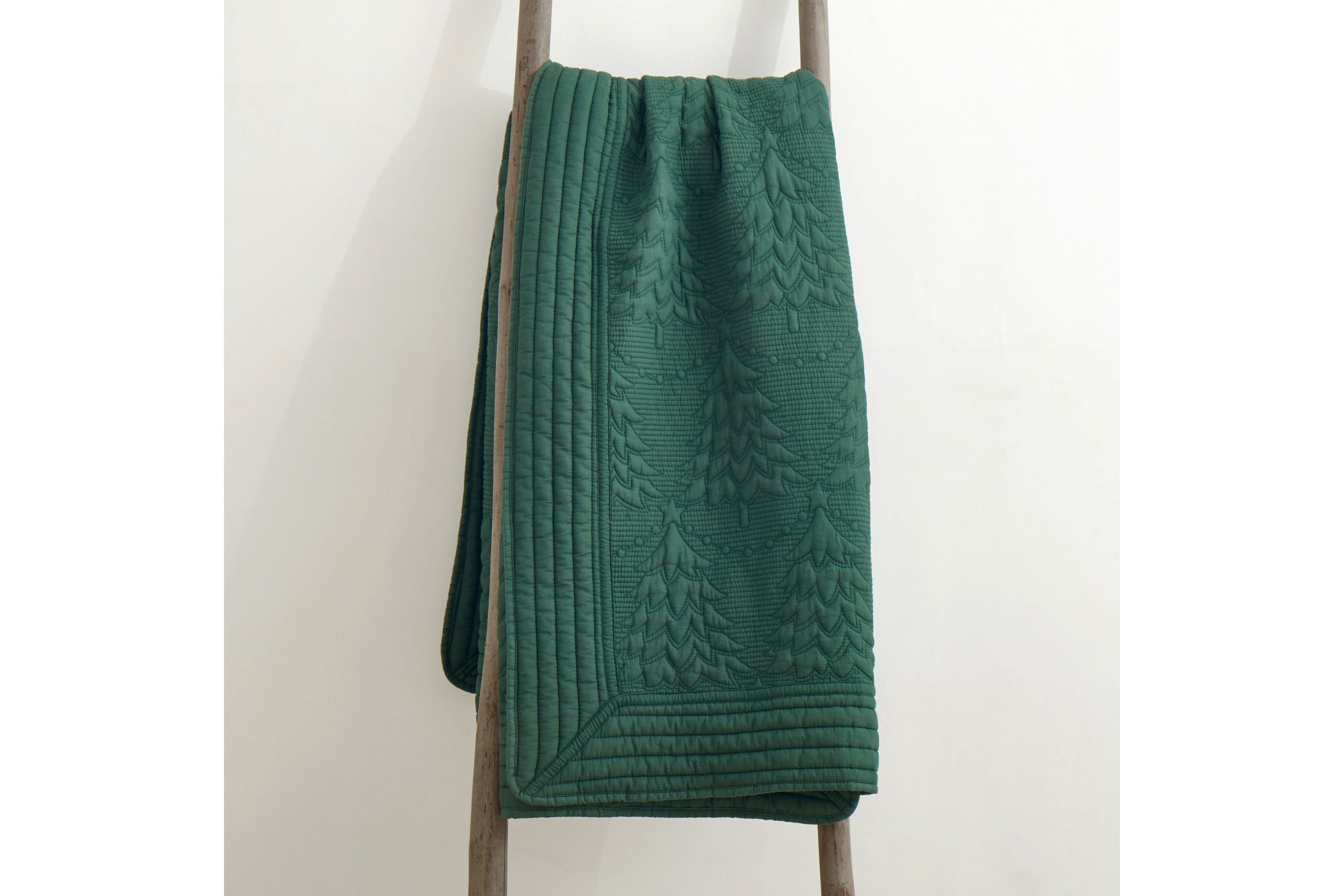 O Christmas Tree Green Quilted Throw