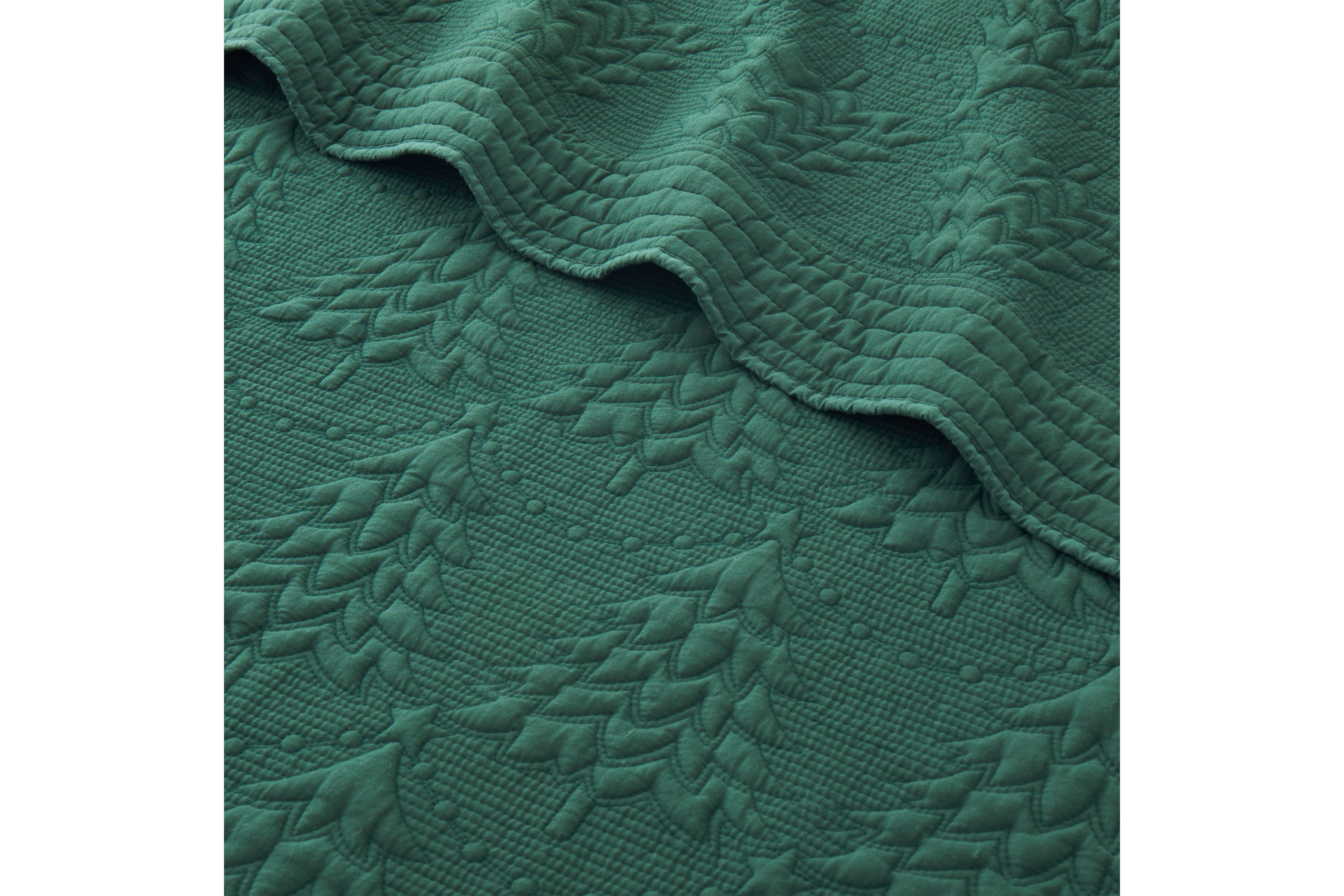 O Christmas Tree Green Quilted Throw