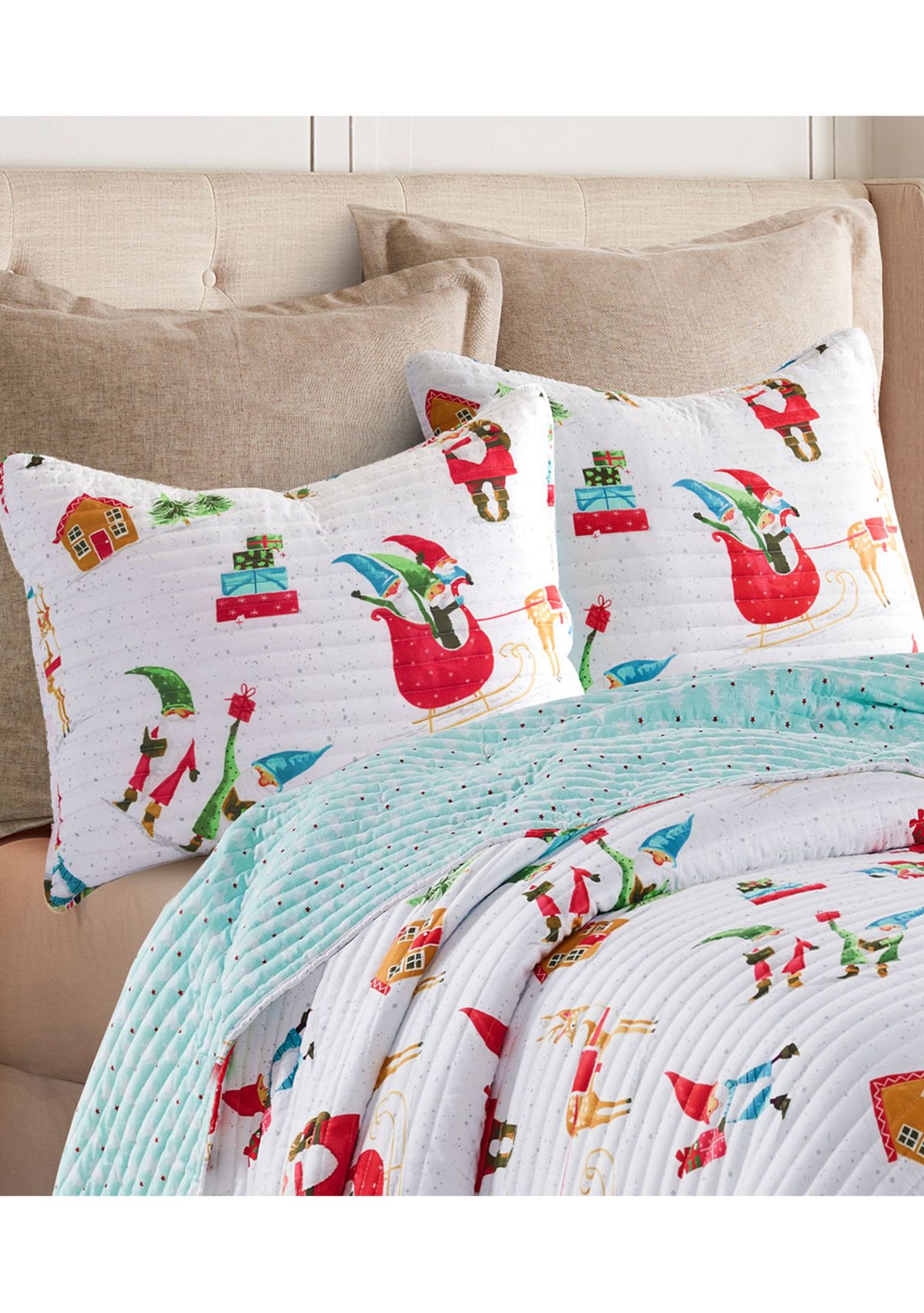Gnome for the Holidays White Full/Queen Quilt