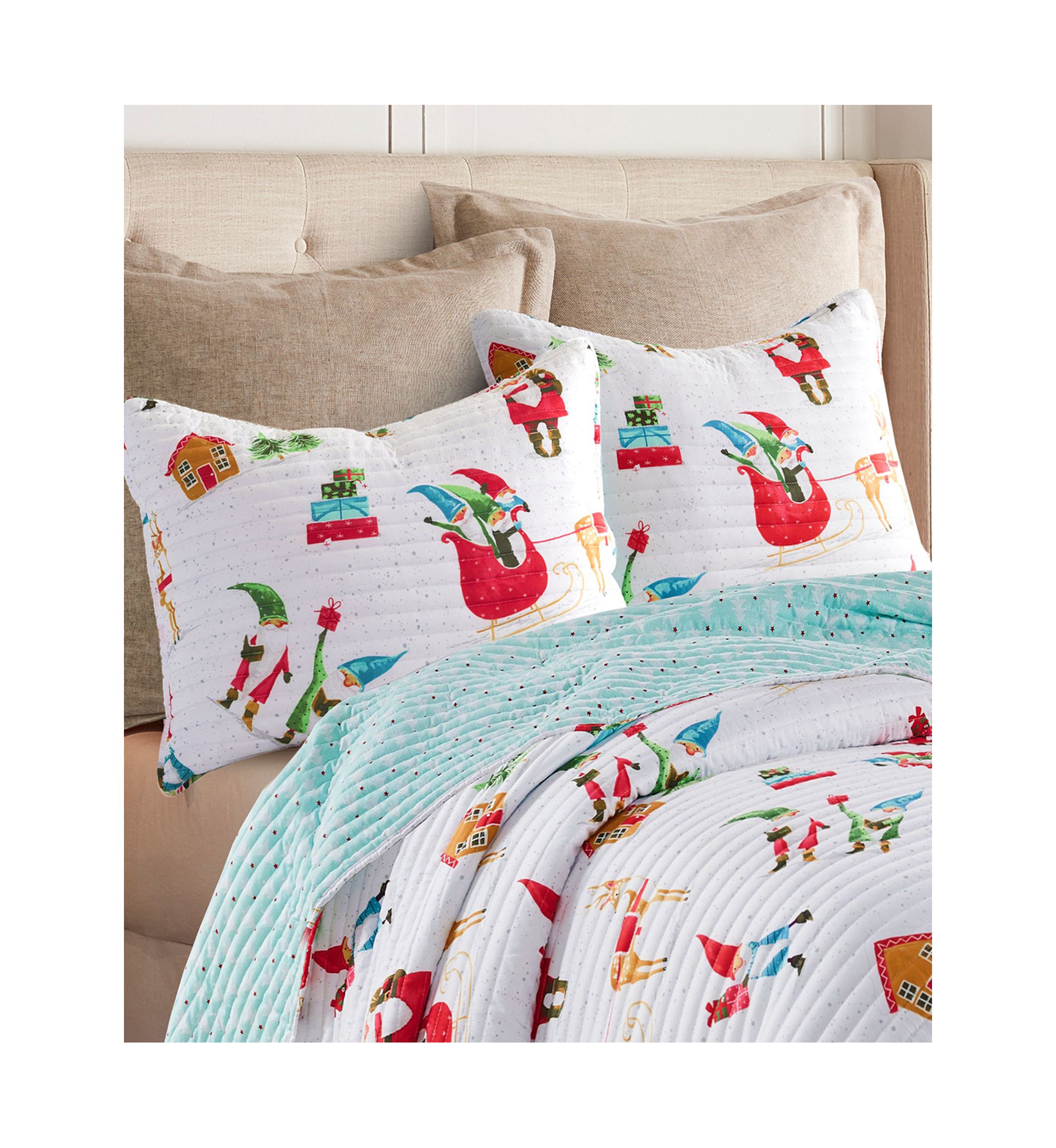 Gnome for the Holidays White Twin Quilt