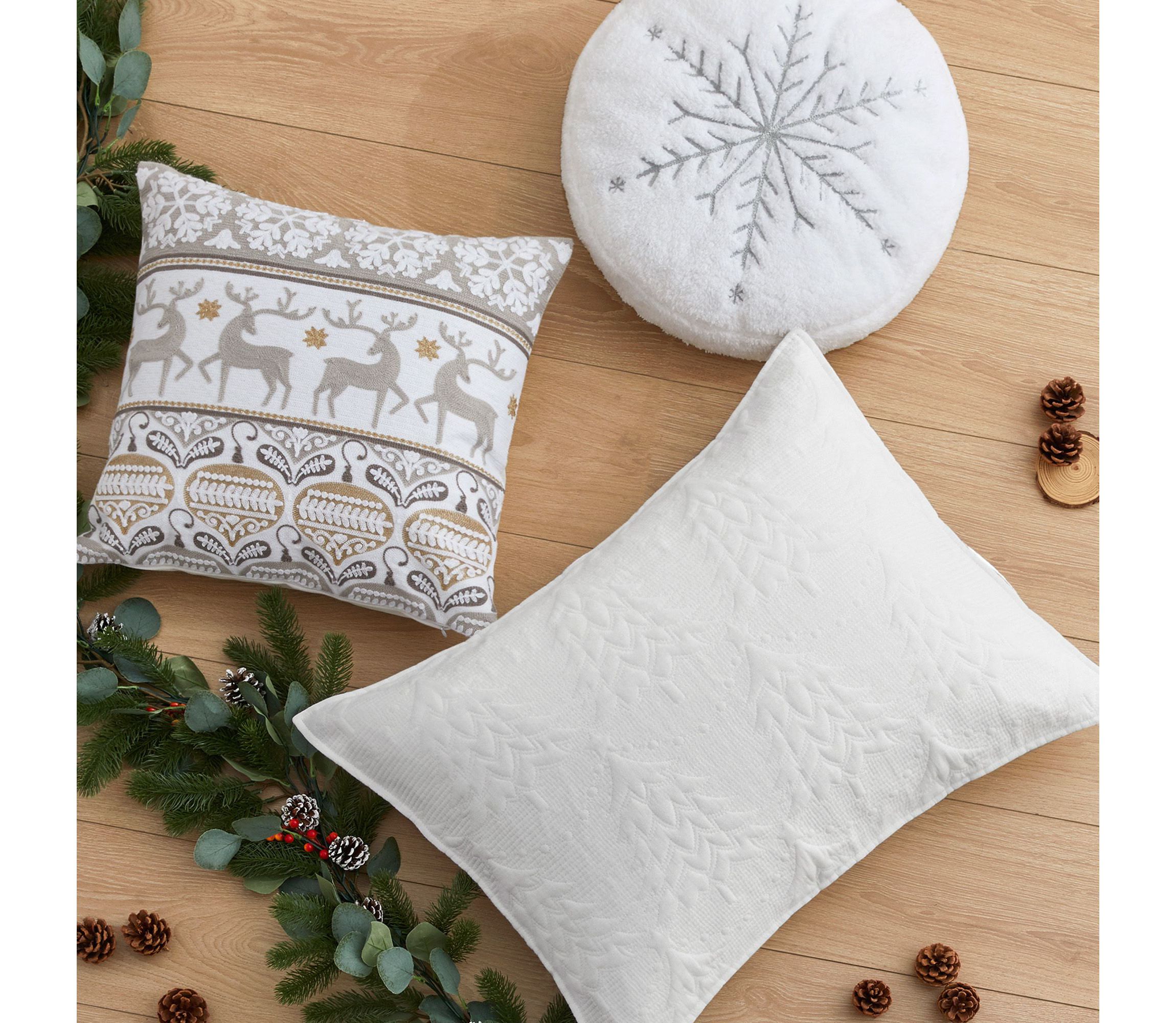 O Christmas Round Metalic Snowflake Pillow R16