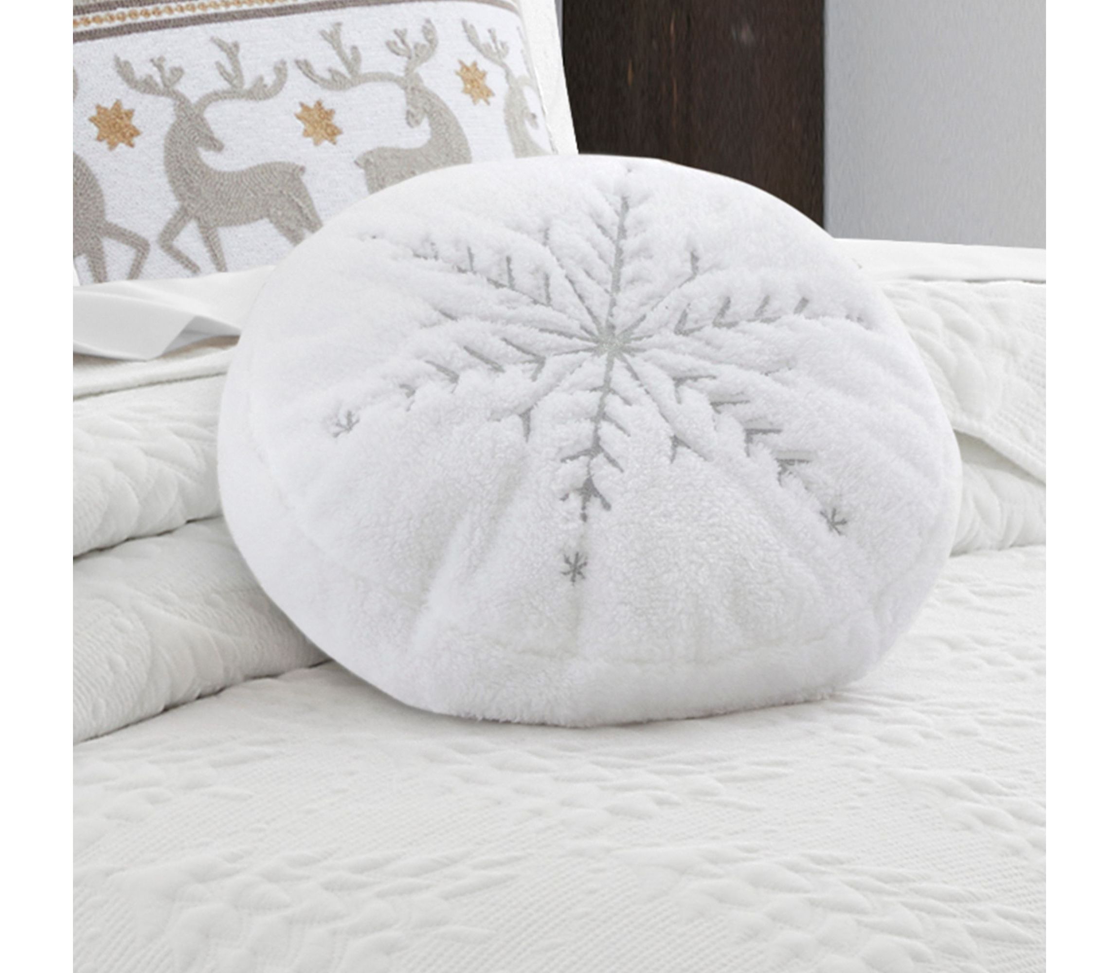 O Christmas Round Metalic Snowflake Pillow R16