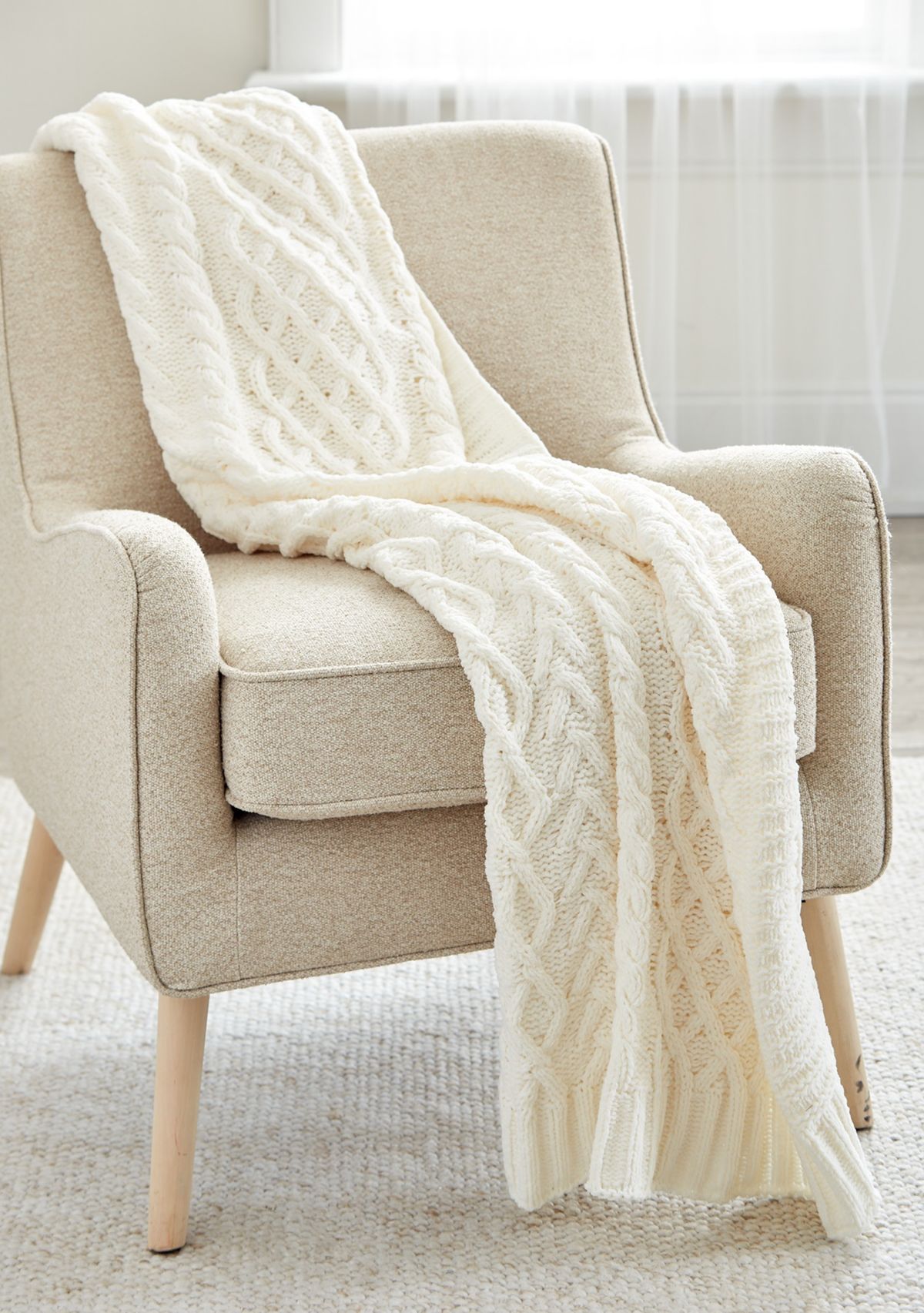 Chunky Cable Knit Throw