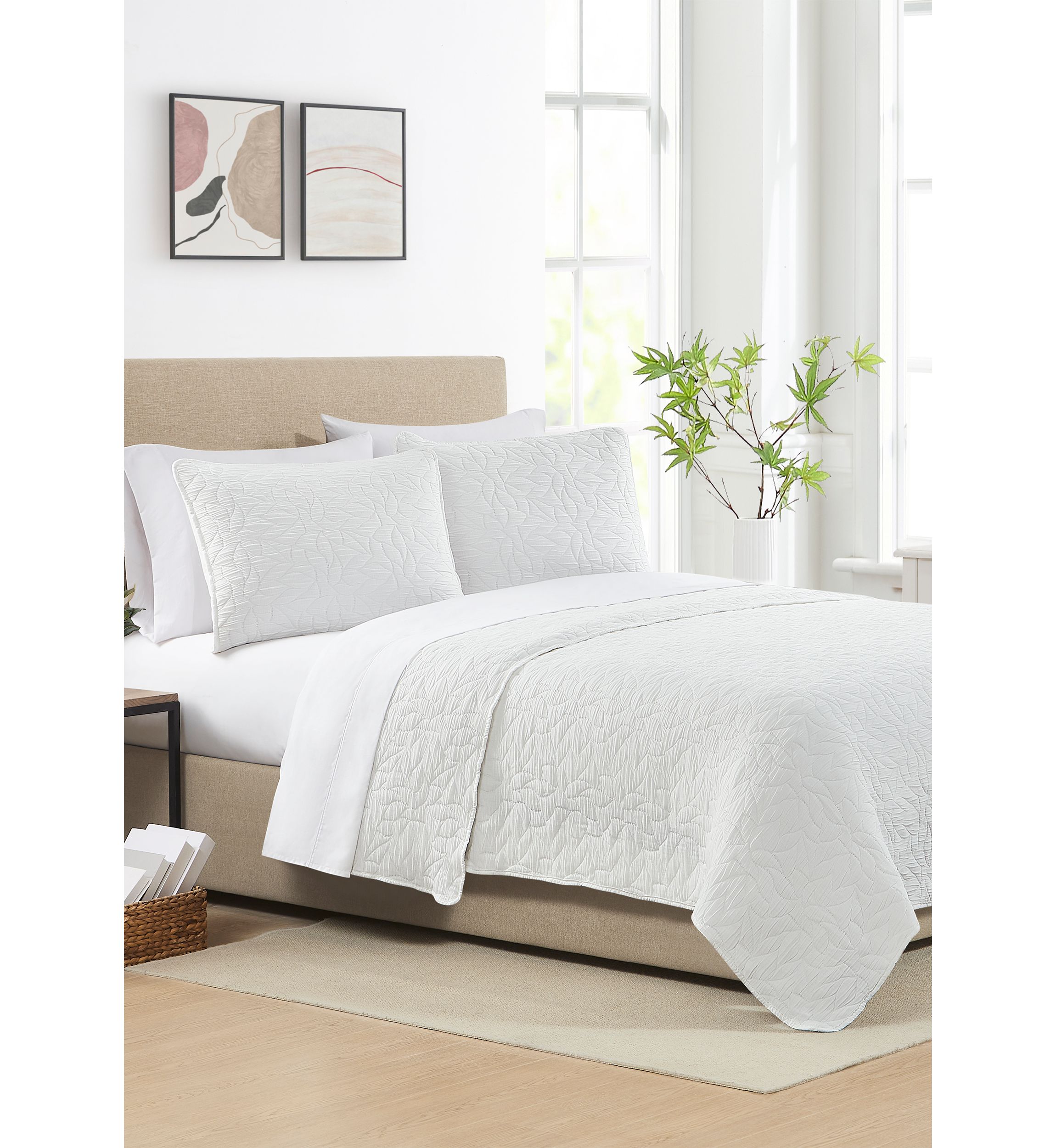 White Leaf Stitch Quilt Set