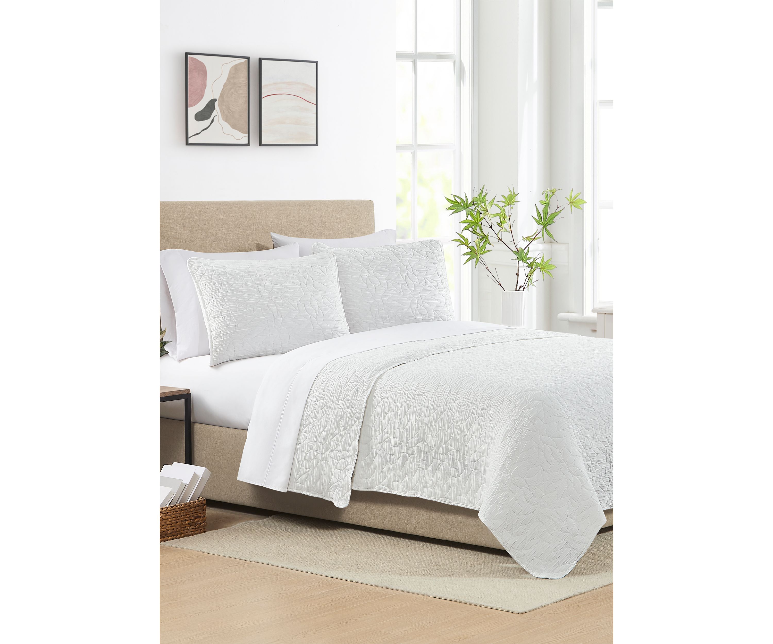 White Leaf Stitch Quilt Set