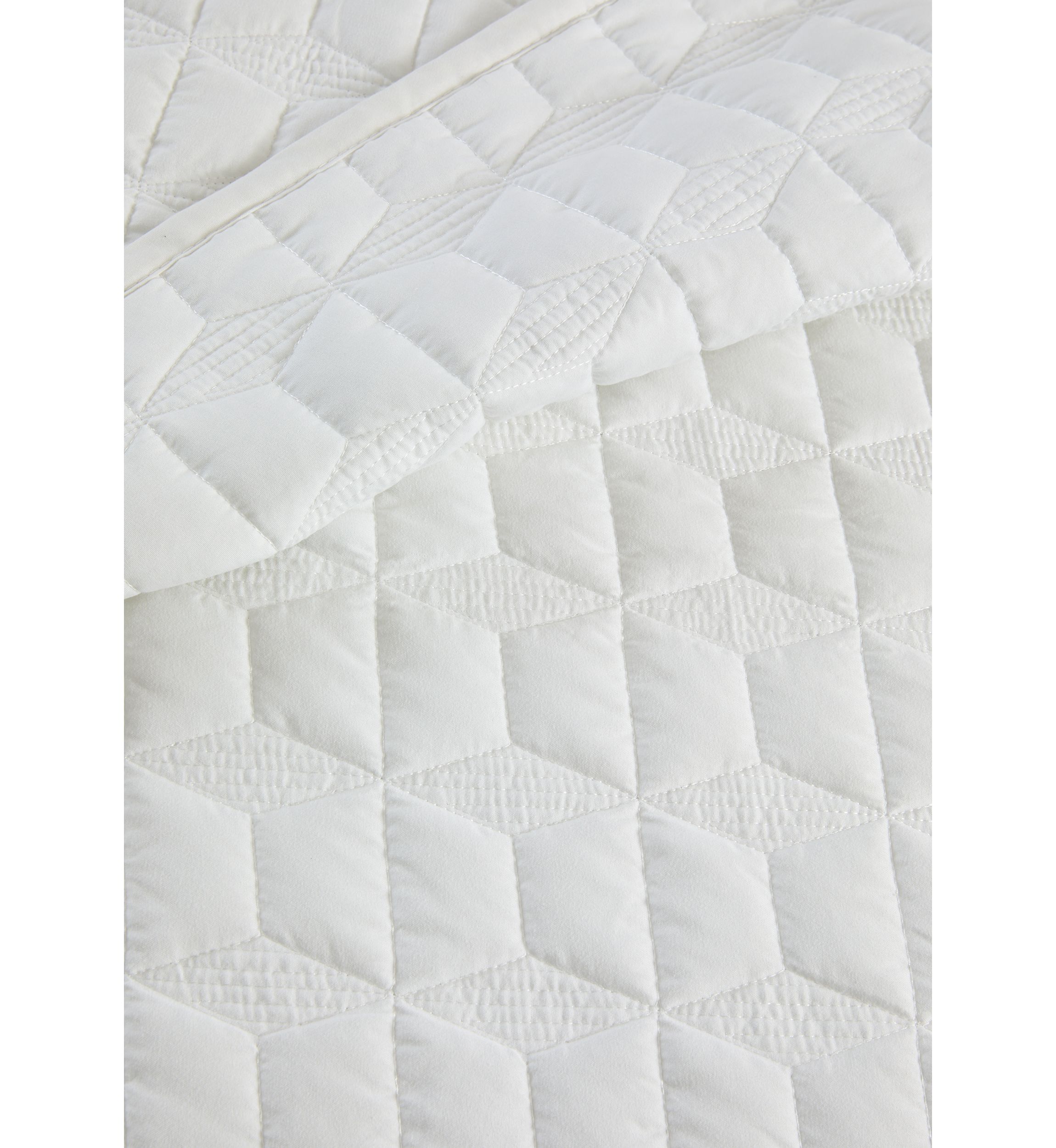 Diamond Block Embroidered Quilt 3-Piece Set