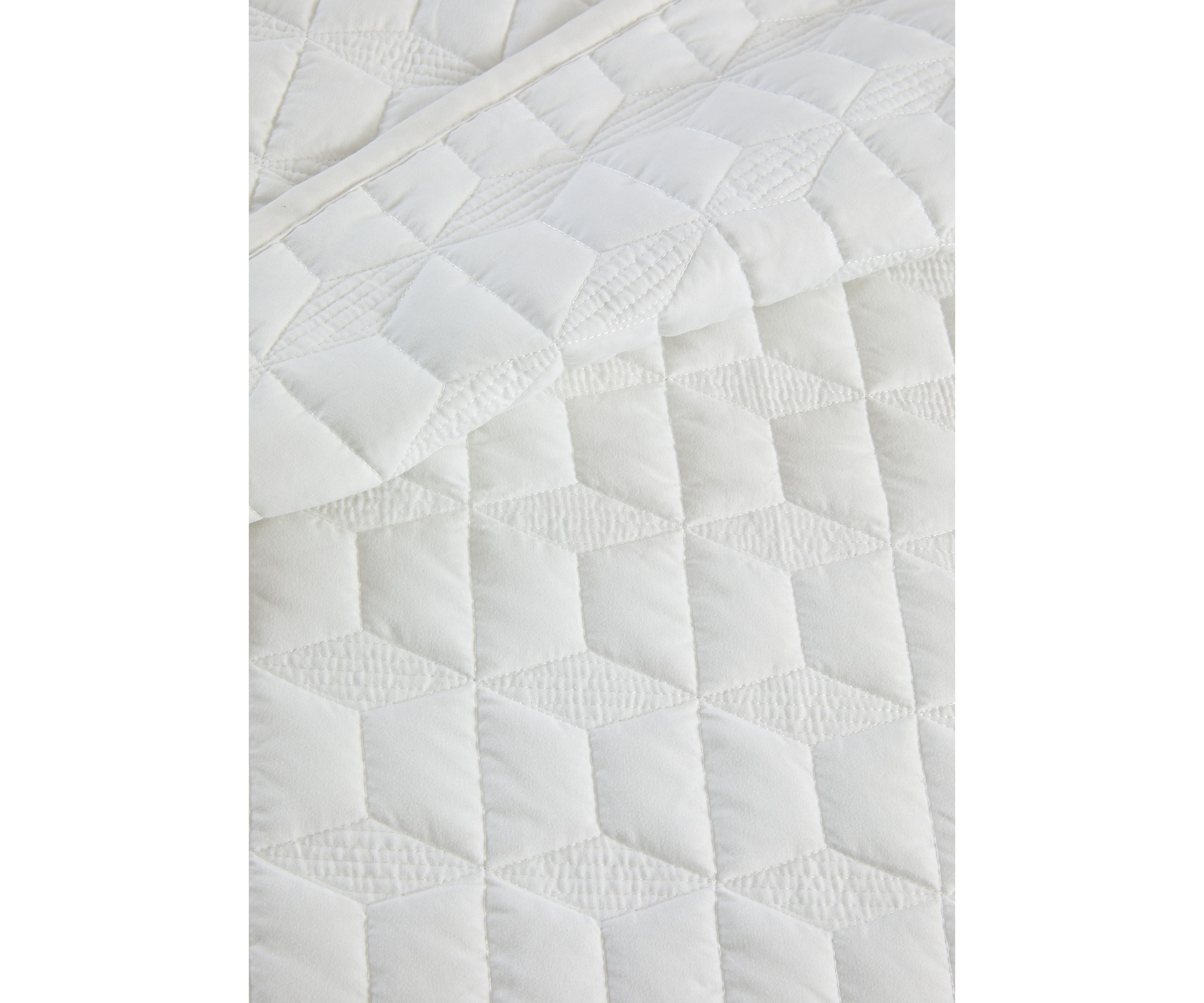 Diamond Block Embroidered Quilt 3-Piece Set