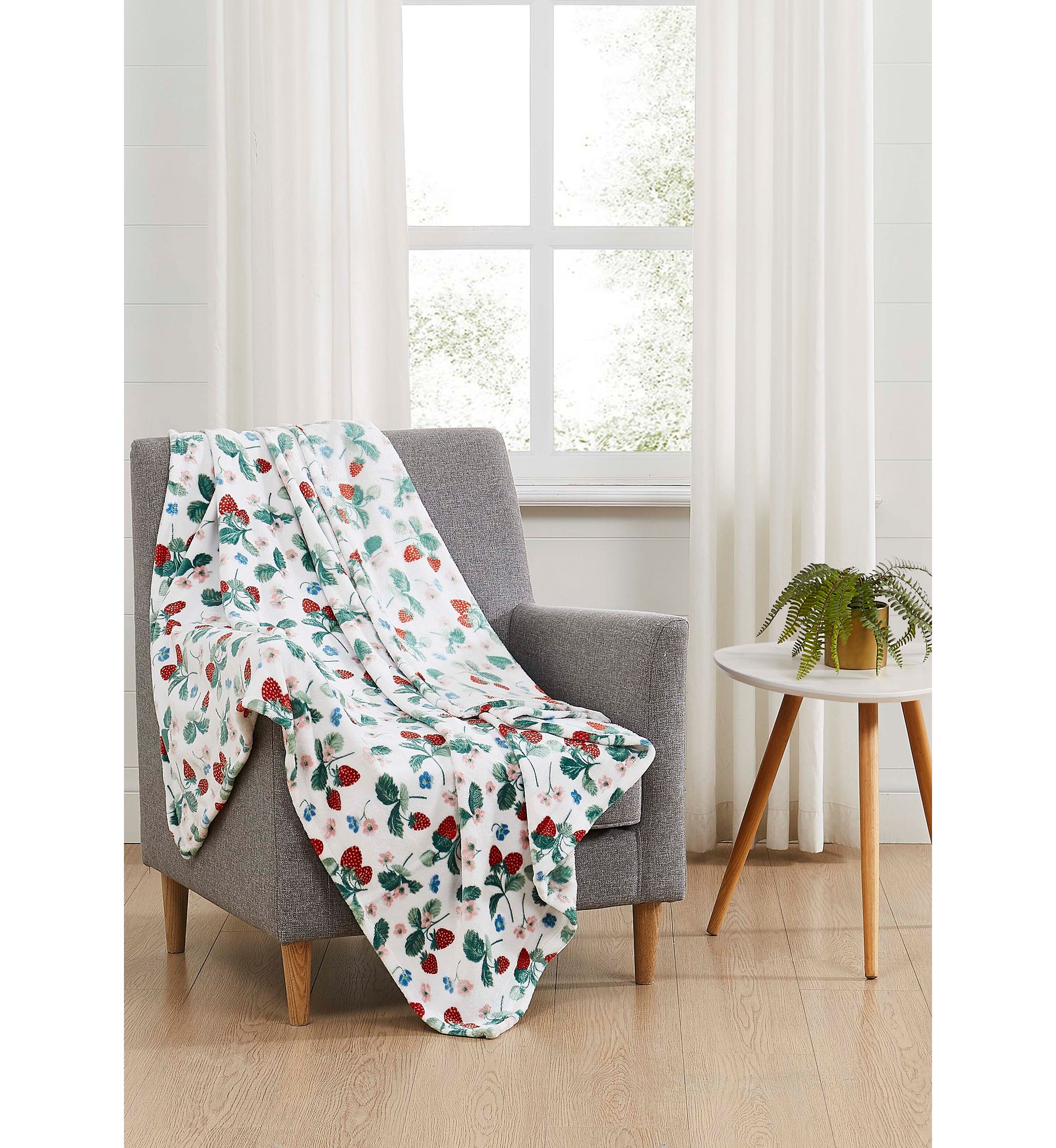 Berry Printed Plush Throw Blanket