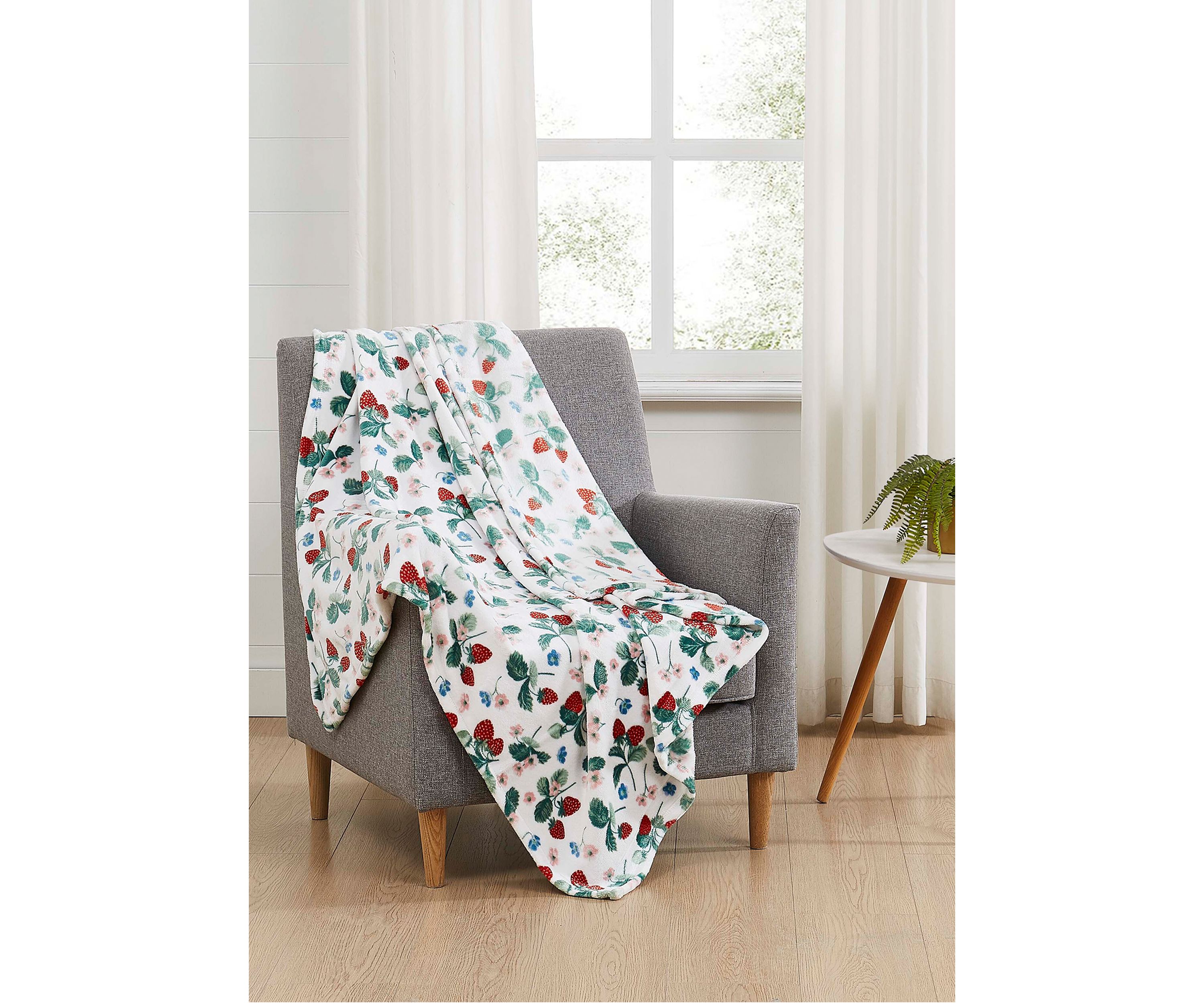 Strawberry Printed Plush Throw Blanket