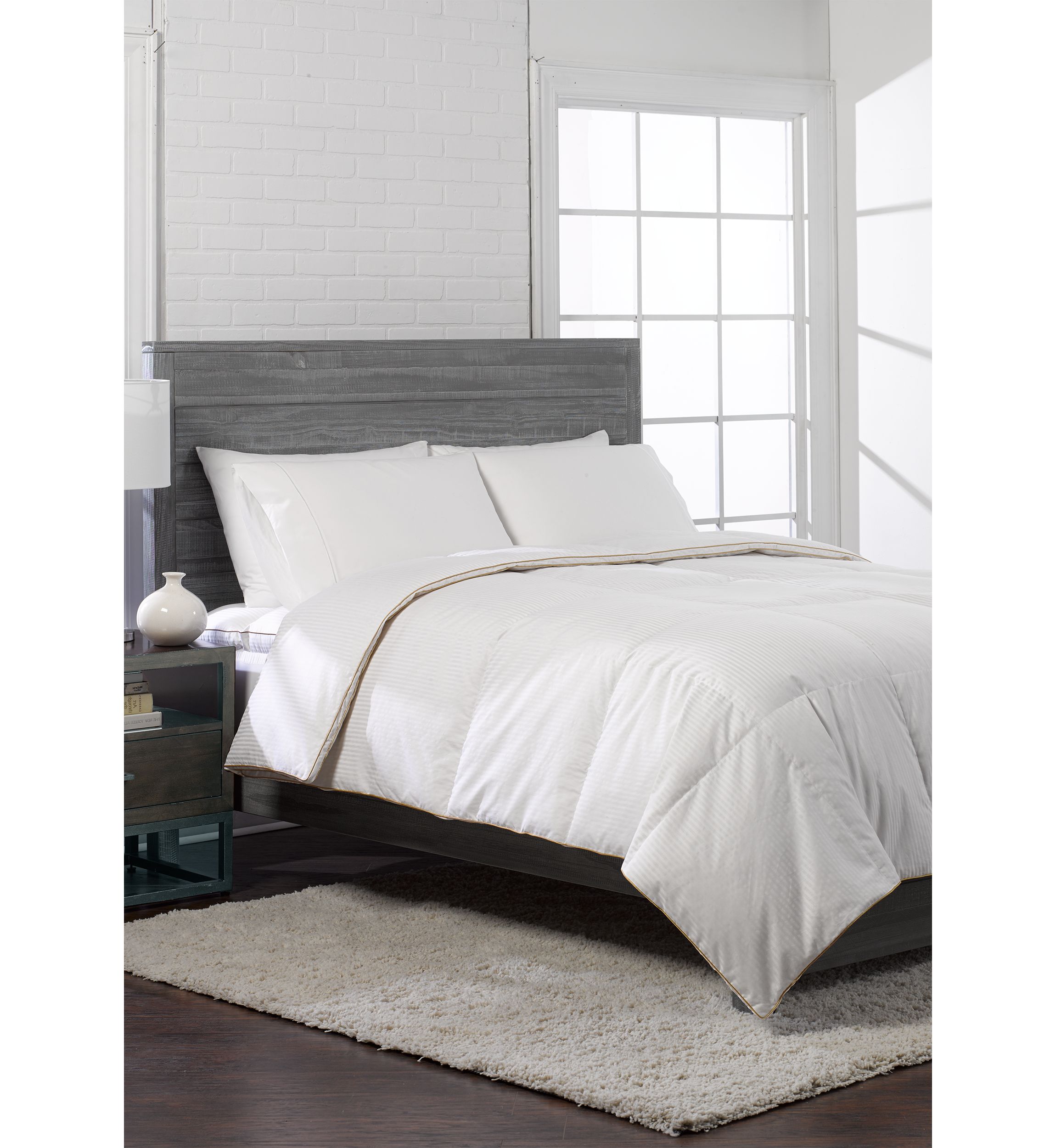 Medium Warmth Down Comforter for All Seasons