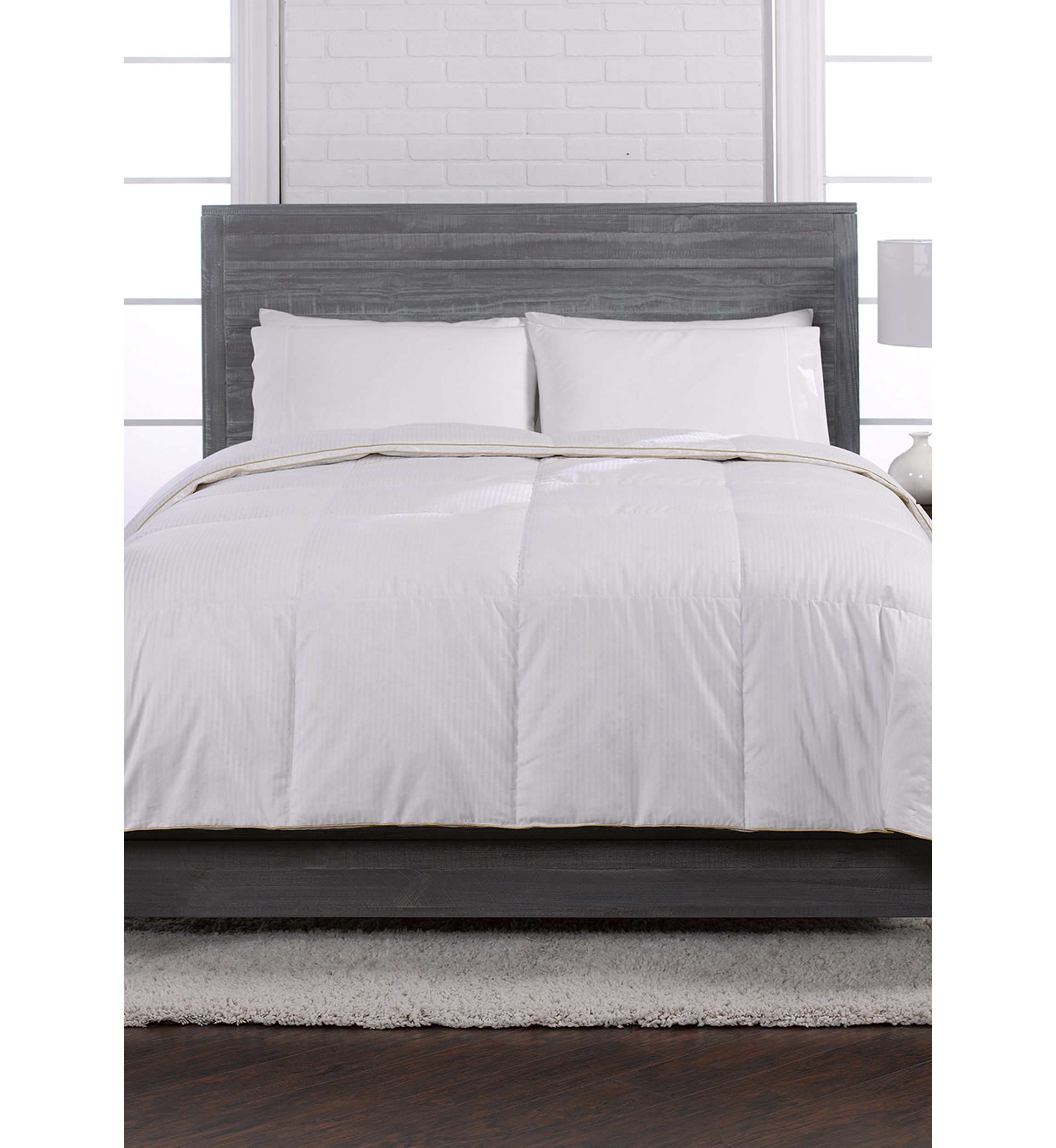 Medium Warmth Down Comforter for All Seasons