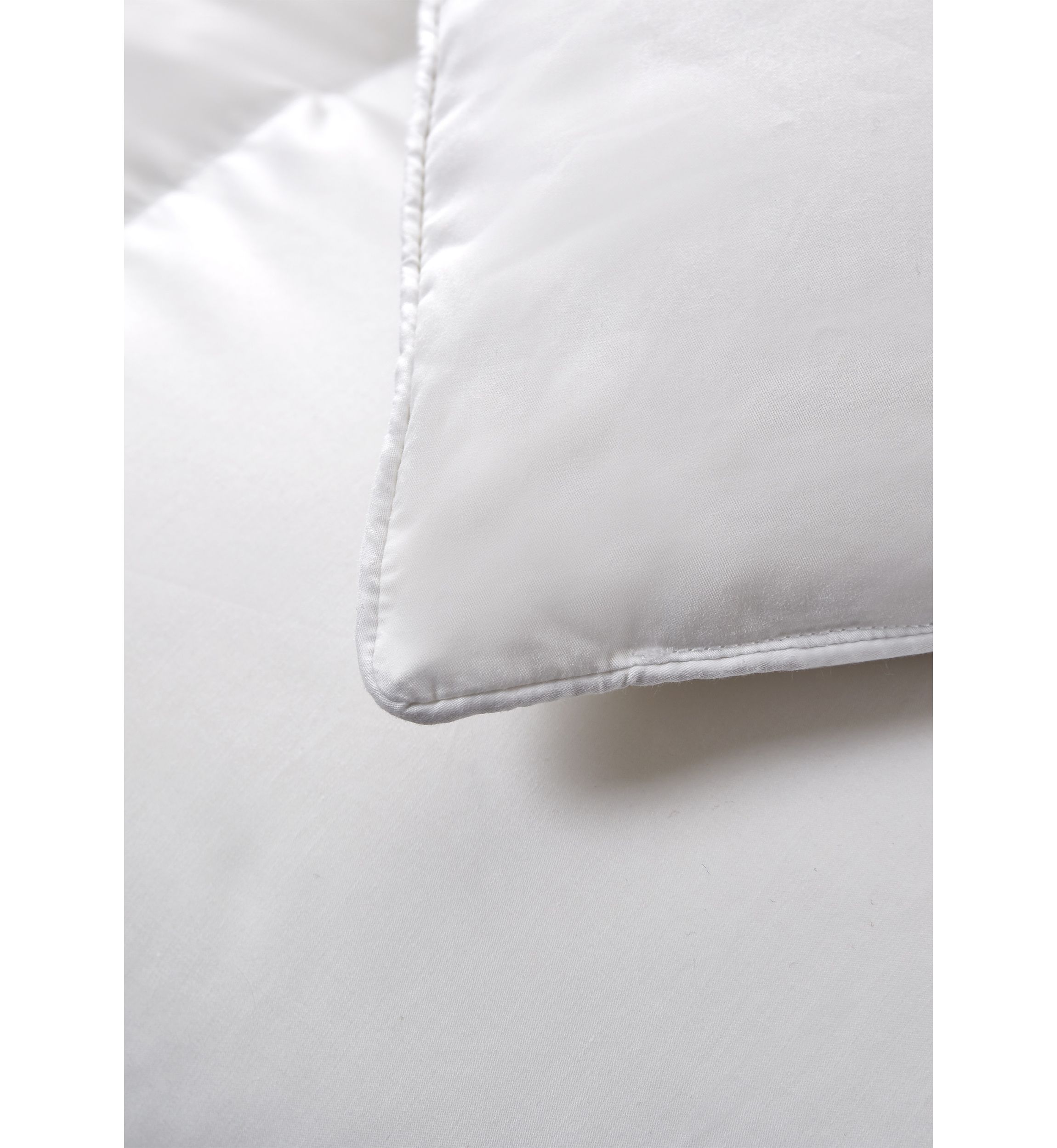Light Warmth White Down Fiber Comforter