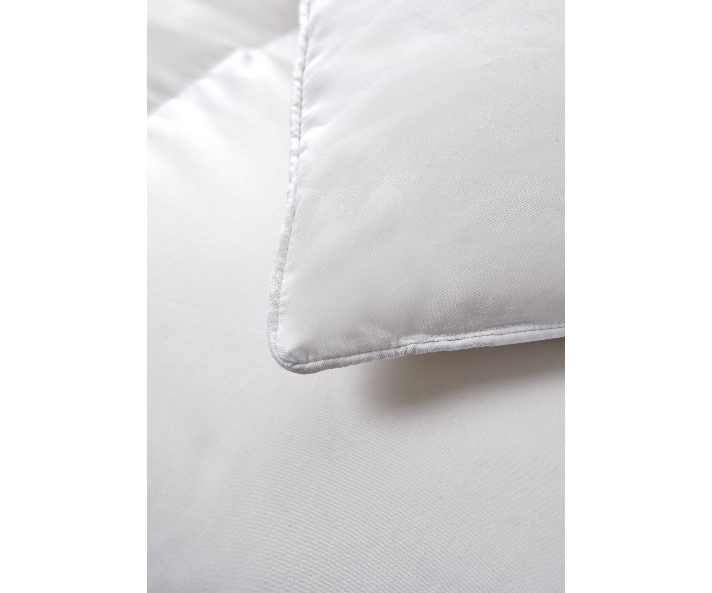 Light Warmth White Down Fiber Comforter