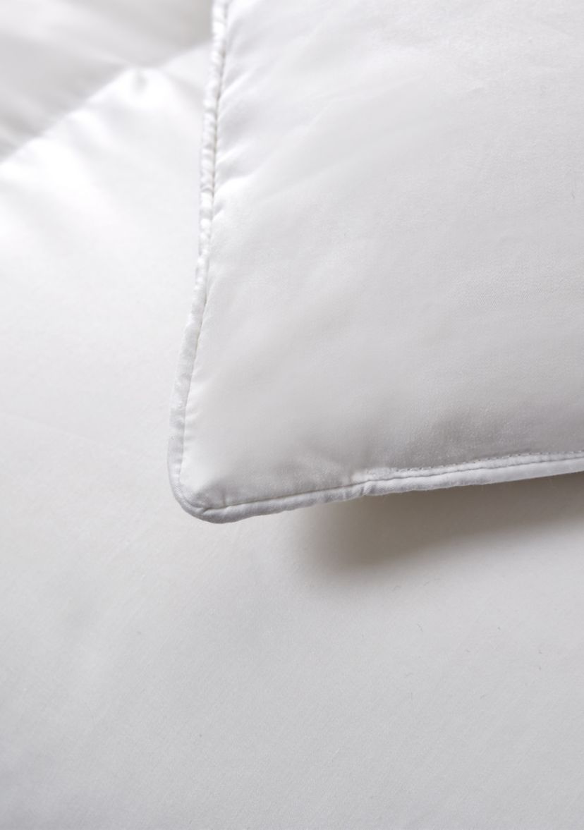 Light Warmth White Down Fiber Comforter